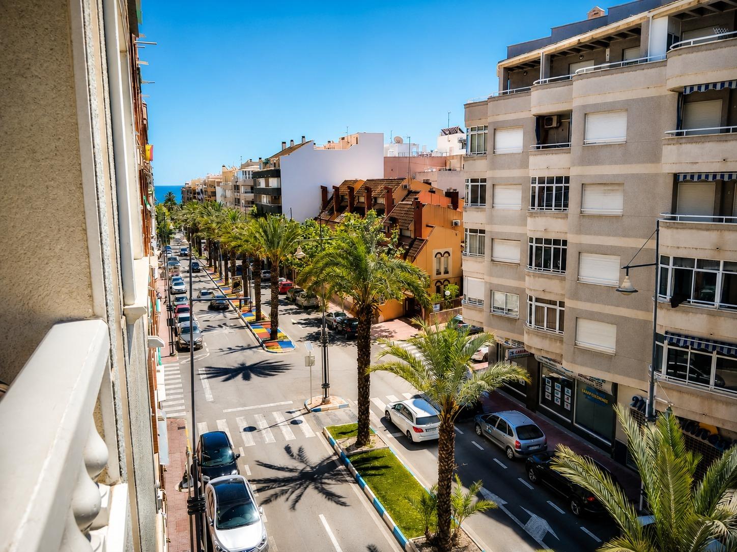 2-BEDROOM APARTMENT WITH SOUTH-FACING ORIENTATION AND TERRACE – AVENIDA DE LAS HABANERAS, TORREVIEJA