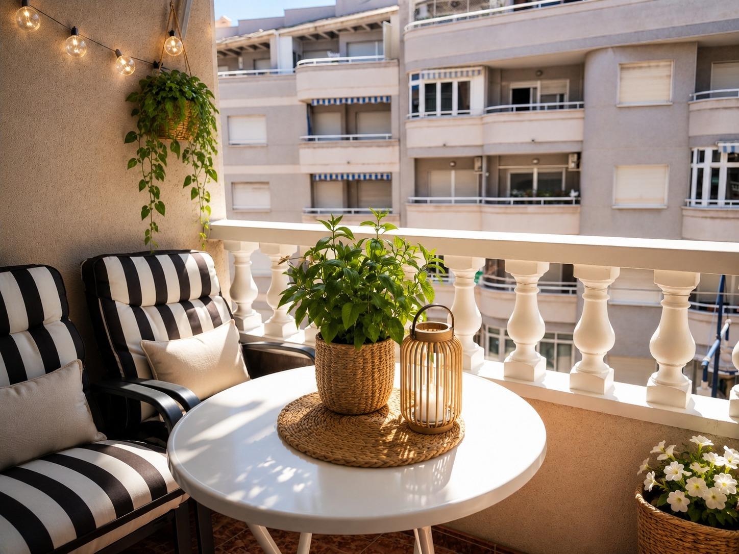 2-BEDROOM APARTMENT WITH SOUTH-FACING ORIENTATION AND TERRACE – AVENIDA DE LAS HABANERAS, TORREVIEJA