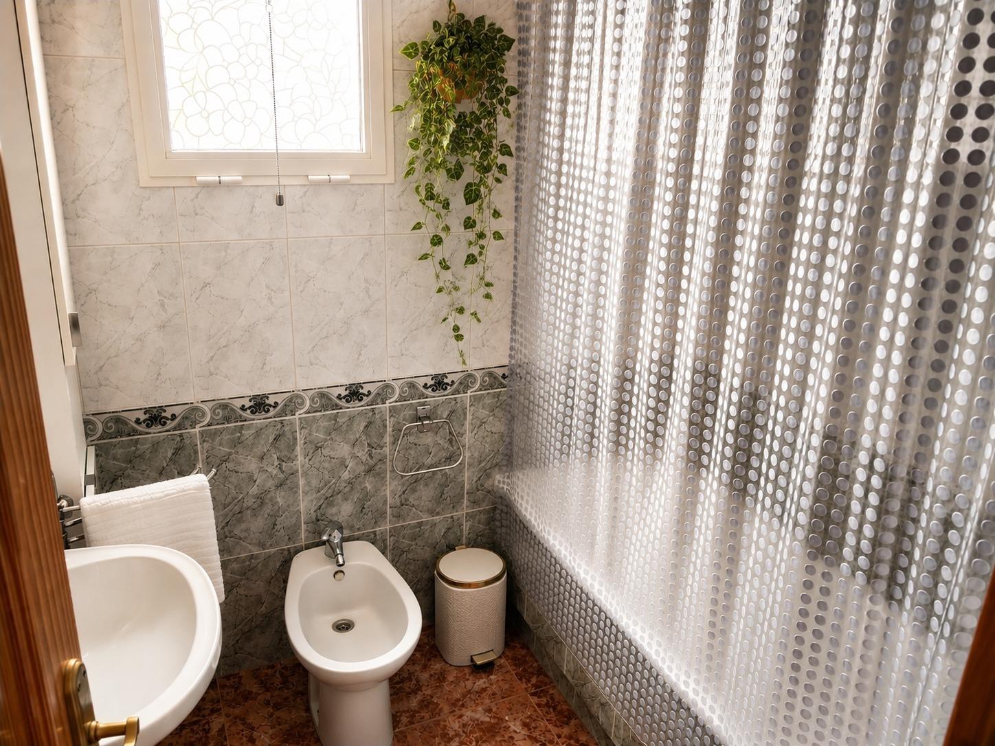 2-BEDROOM APARTMENT WITH SOUTH-FACING ORIENTATION AND TERRACE – AVENIDA DE LAS HABANERAS, TORREVIEJA