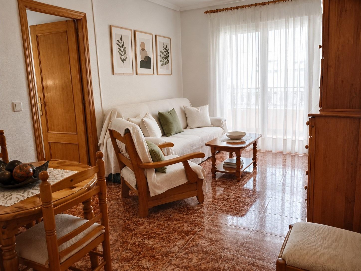 2-BEDROOM APARTMENT WITH SOUTH-FACING ORIENTATION AND TERRACE – AVENIDA DE LAS HABANERAS, TORREVIEJA