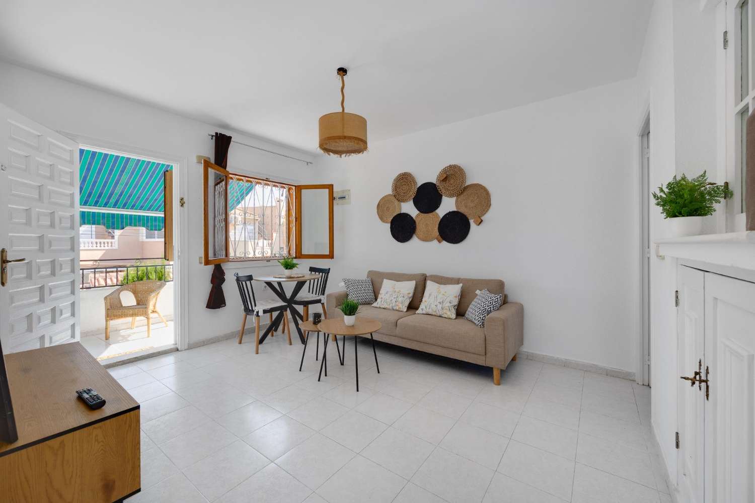 2-BEDROOM TOP-FLOOR BUNGALOW WITH SPACIOUS TERRACES AND PRIVATE SOLARIUM – NO COMMUNITY FEES