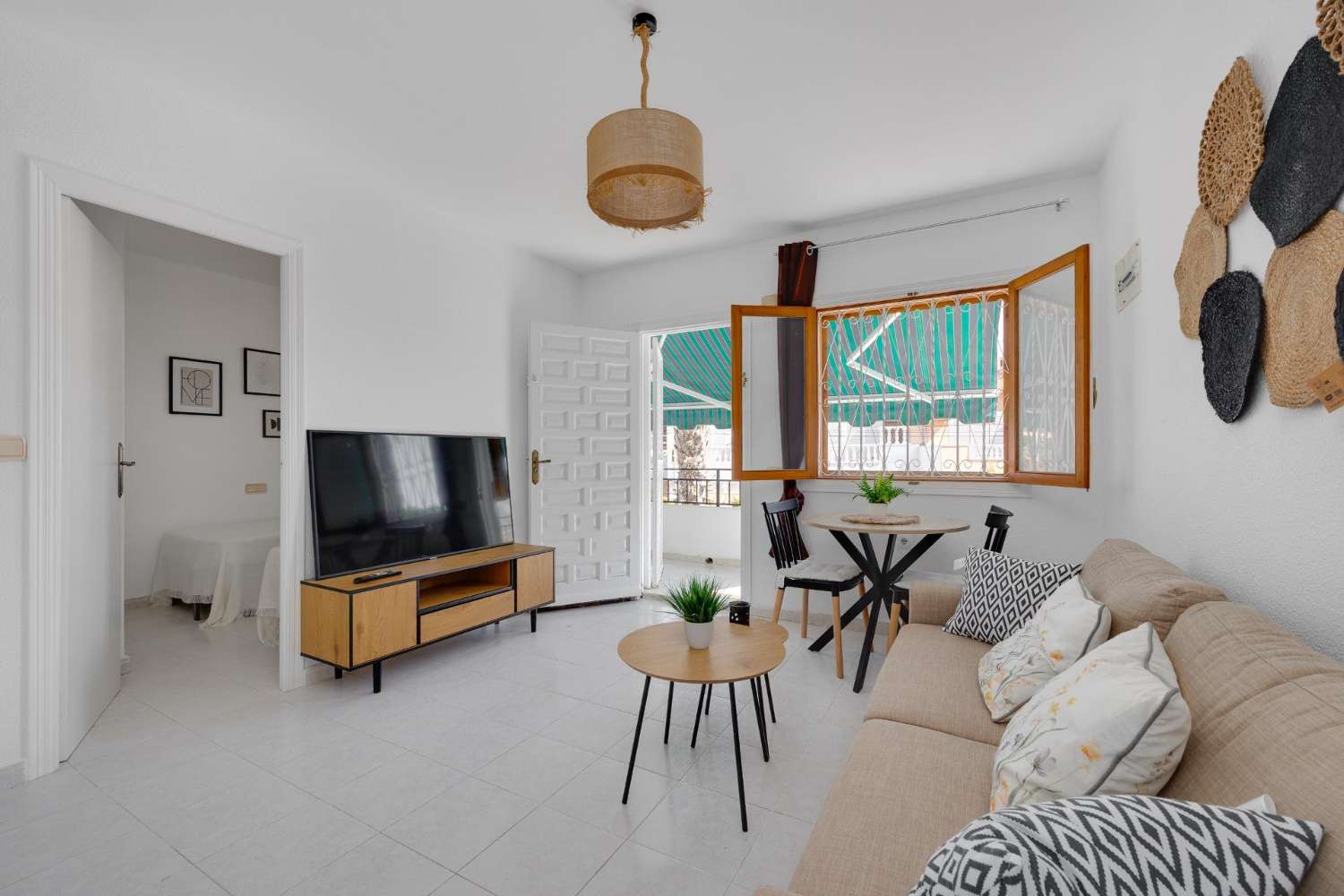 2-BEDROOM TOP-FLOOR BUNGALOW WITH SPACIOUS TERRACES AND PRIVATE SOLARIUM – NO COMMUNITY FEES