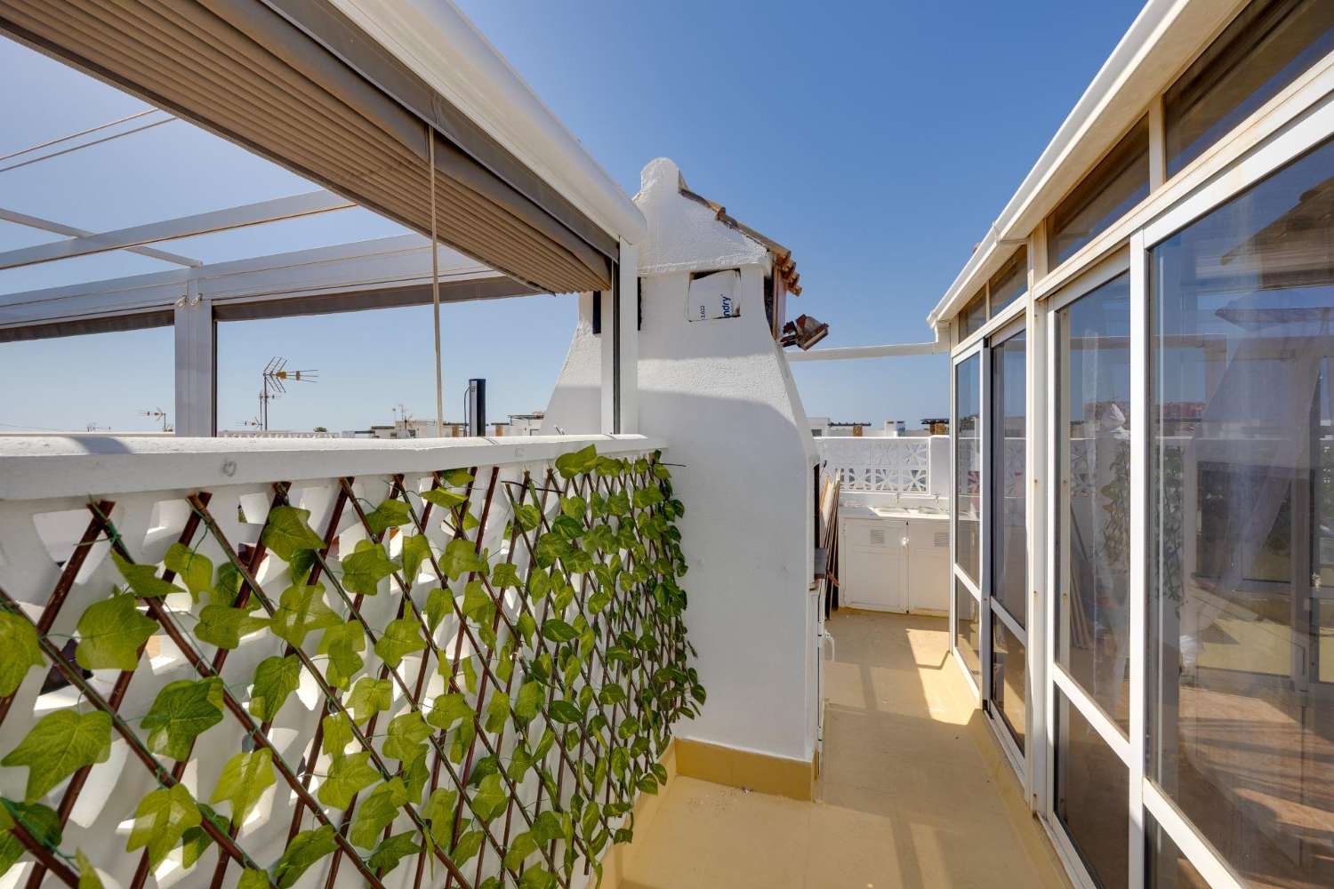 2-BEDROOM TOP-FLOOR BUNGALOW WITH SPACIOUS TERRACES AND PRIVATE SOLARIUM – NO COMMUNITY FEES