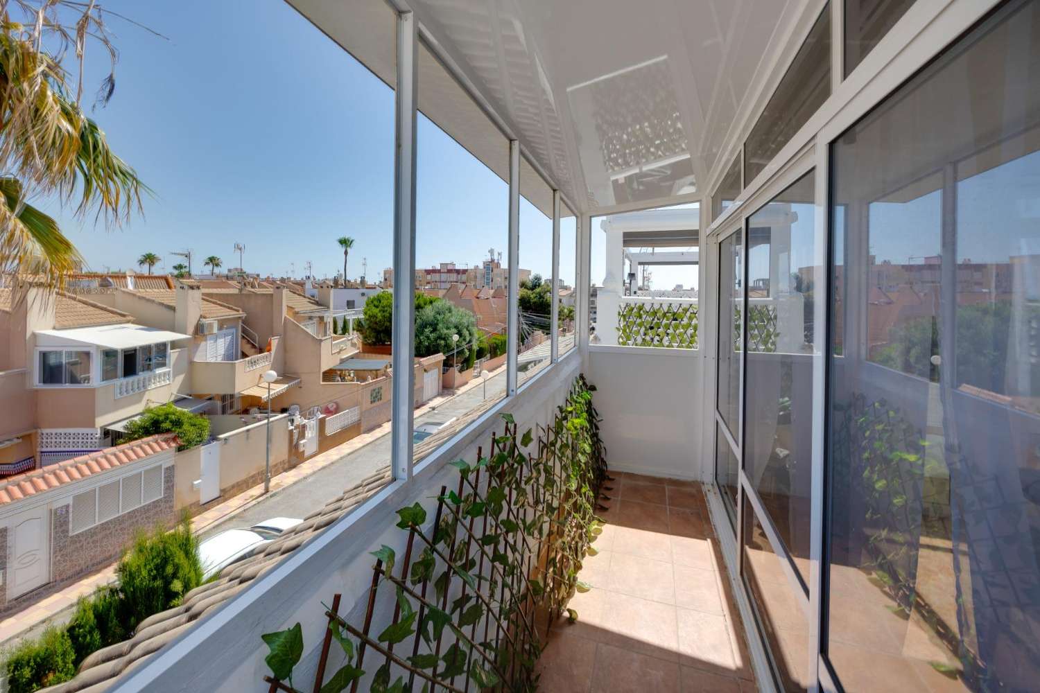 2-BEDROOM TOP-FLOOR BUNGALOW WITH SPACIOUS TERRACES AND PRIVATE SOLARIUM – NO COMMUNITY FEES