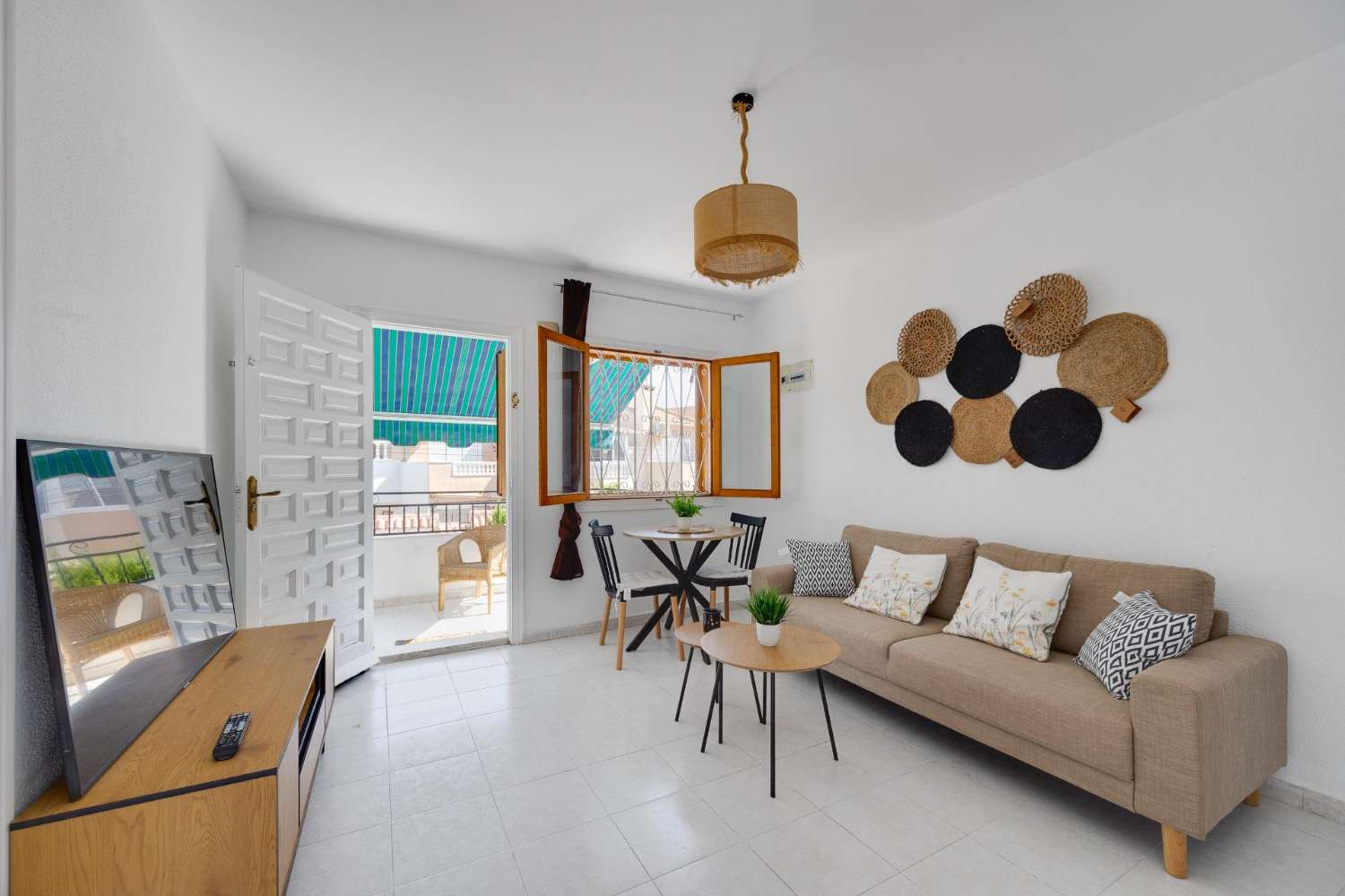 2-BEDROOM TOP-FLOOR BUNGALOW WITH SPACIOUS TERRACES AND PRIVATE SOLARIUM – NO COMMUNITY FEES
