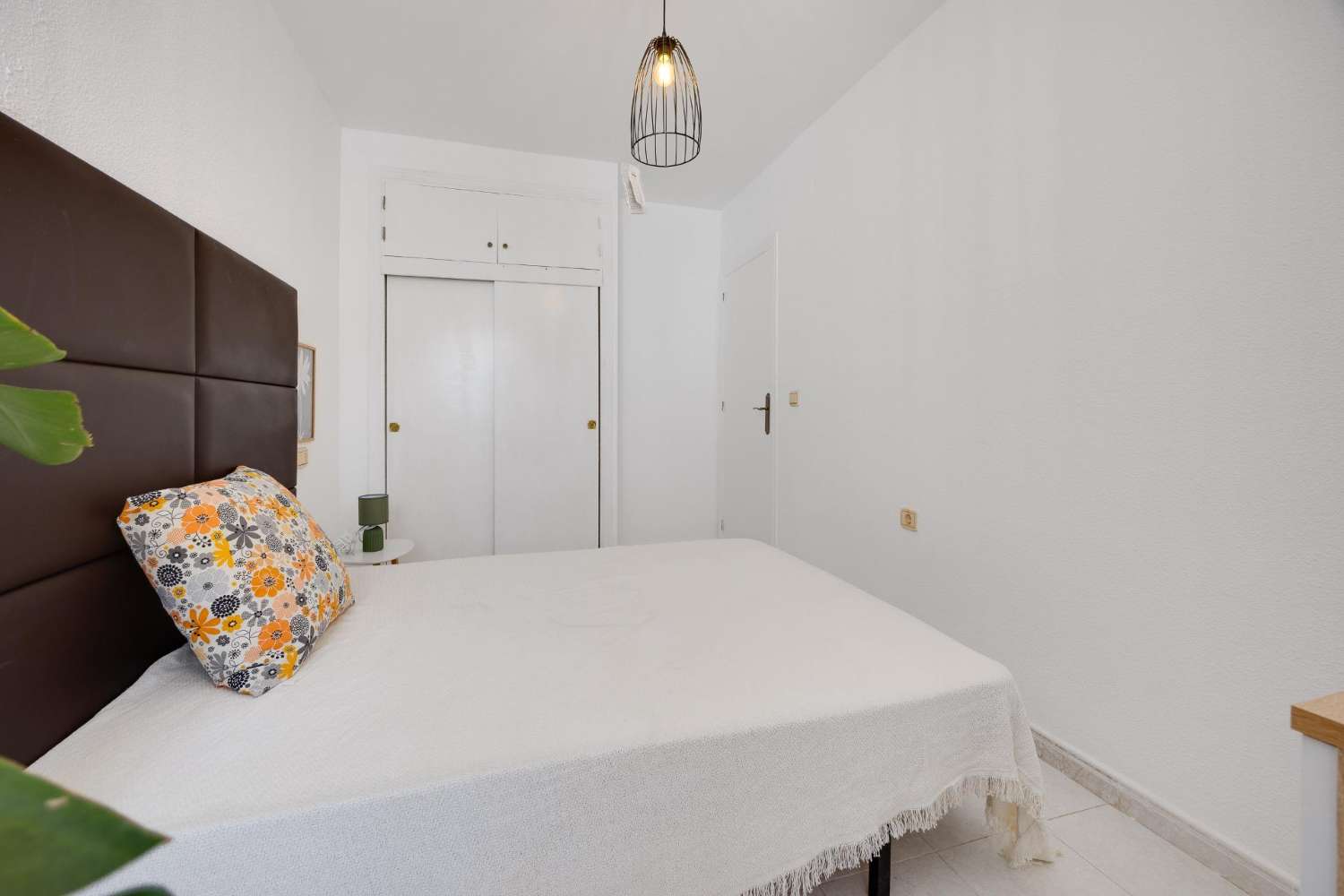 2-BEDROOM TOP-FLOOR BUNGALOW WITH SPACIOUS TERRACES AND PRIVATE SOLARIUM – NO COMMUNITY FEES