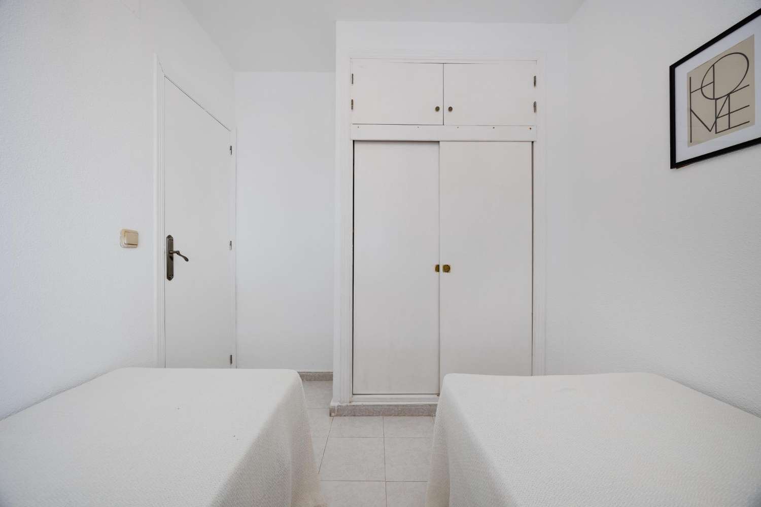 2-BEDROOM TOP-FLOOR BUNGALOW WITH SPACIOUS TERRACES AND PRIVATE SOLARIUM – NO COMMUNITY FEES