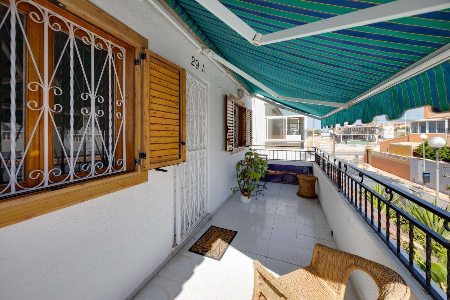 2-BEDROOM TOP-FLOOR BUNGALOW WITH SPACIOUS TERRACES AND PRIVATE SOLARIUM – NO COMMUNITY FEES