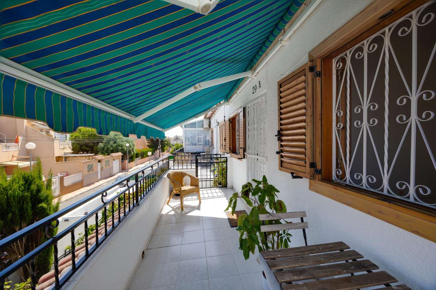 2-BEDROOM TOP-FLOOR BUNGALOW WITH SPACIOUS TERRACES AND PRIVATE SOLARIUM – NO COMMUNITY FEES