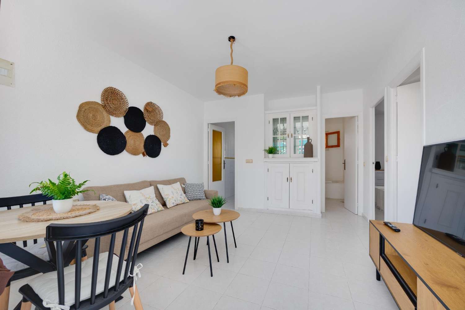 2-BEDROOM TOP-FLOOR BUNGALOW WITH SPACIOUS TERRACES AND PRIVATE SOLARIUM – NO COMMUNITY FEES