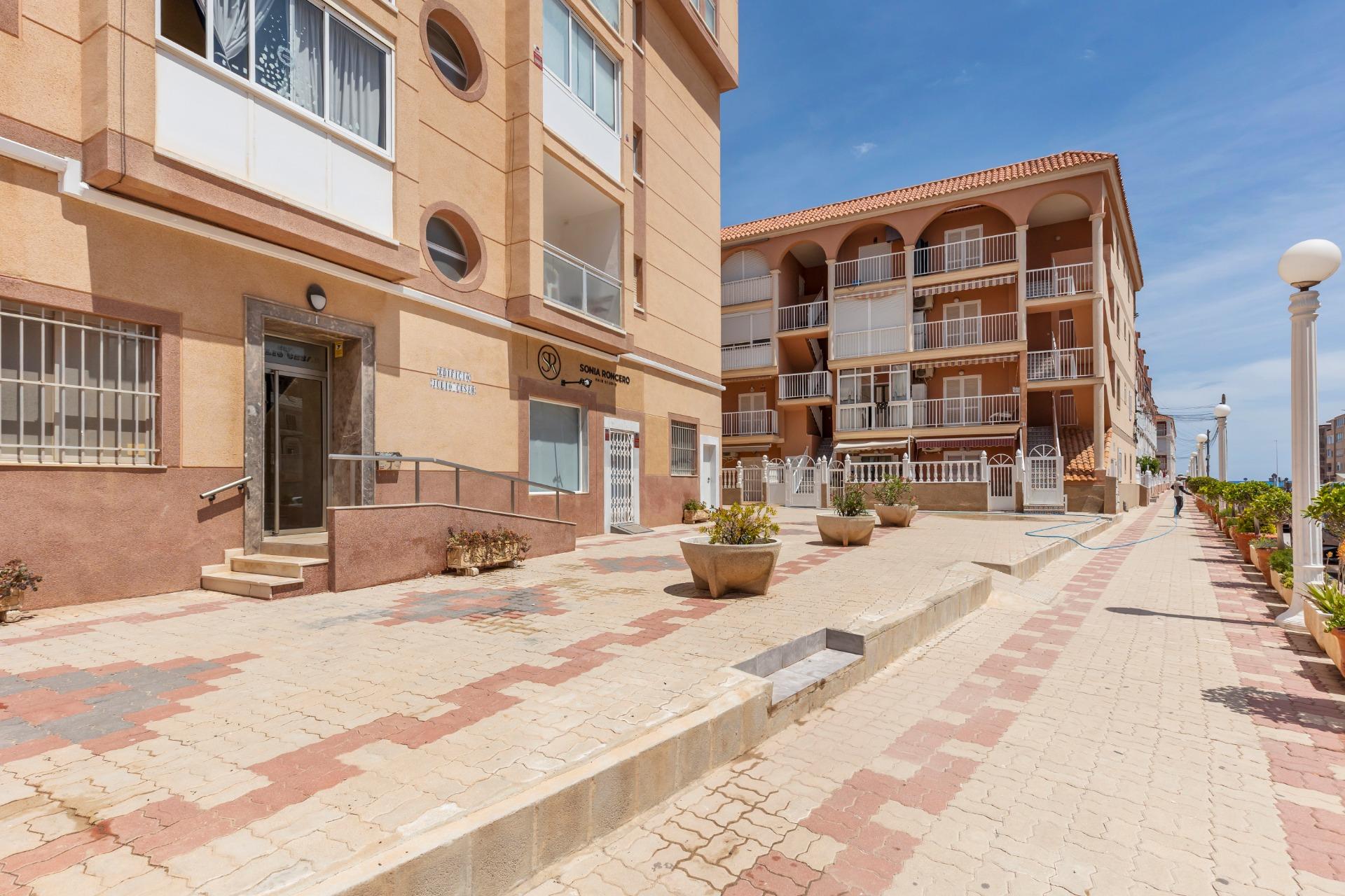 Světlý apartmán s výhledem na moře pouhých 200 metrů od pláže – La Mata