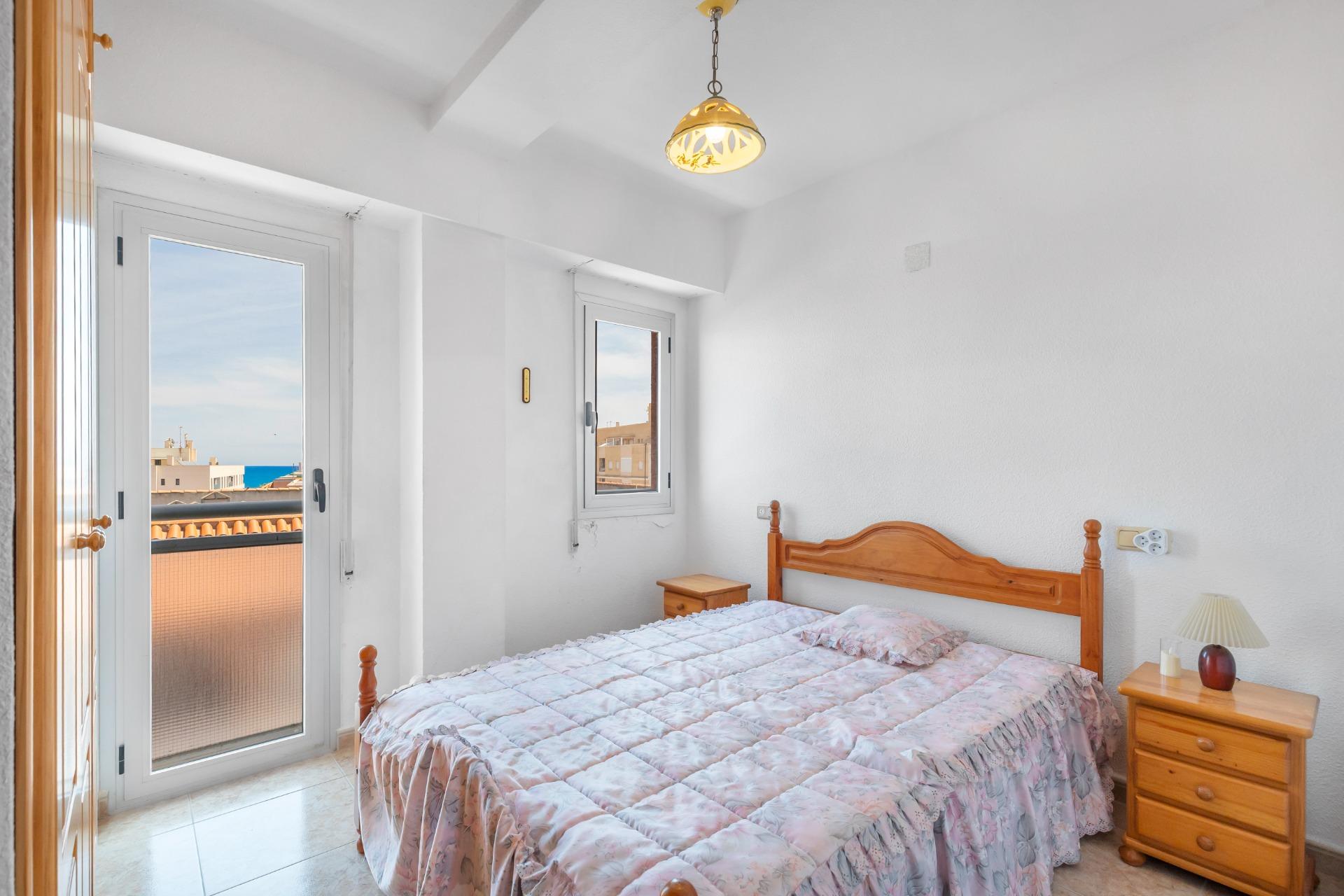 Světlý apartmán s výhledem na moře pouhých 200 metrů od pláže – La Mata