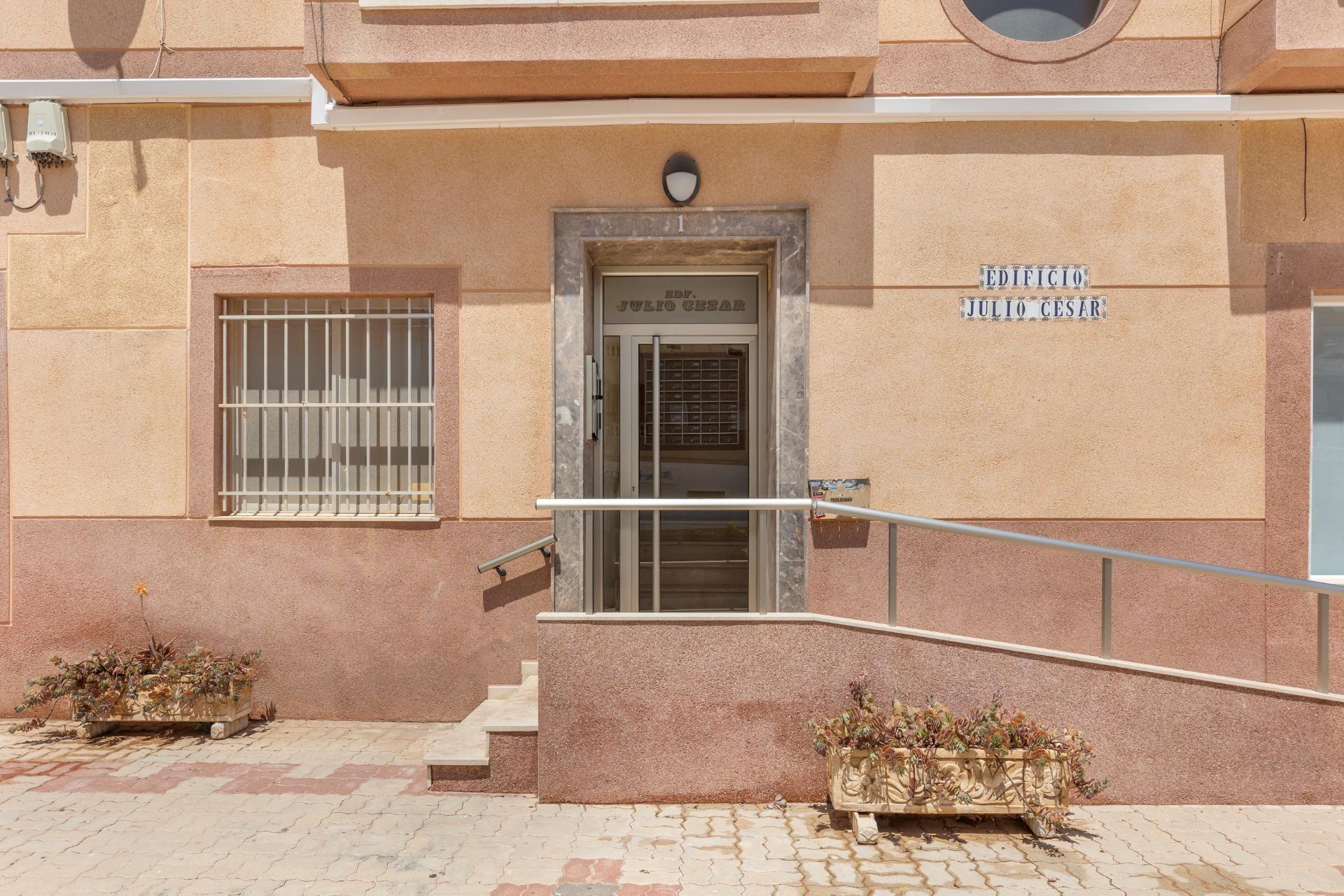 Světlý apartmán s výhledem na moře pouhých 200 metrů od pláže – La Mata