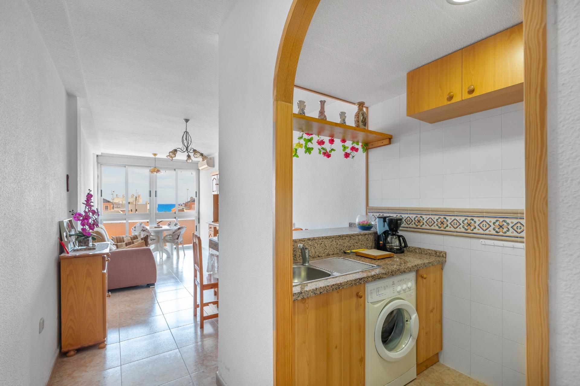Světlý apartmán s výhledem na moře pouhých 200 metrů od pláže – La Mata