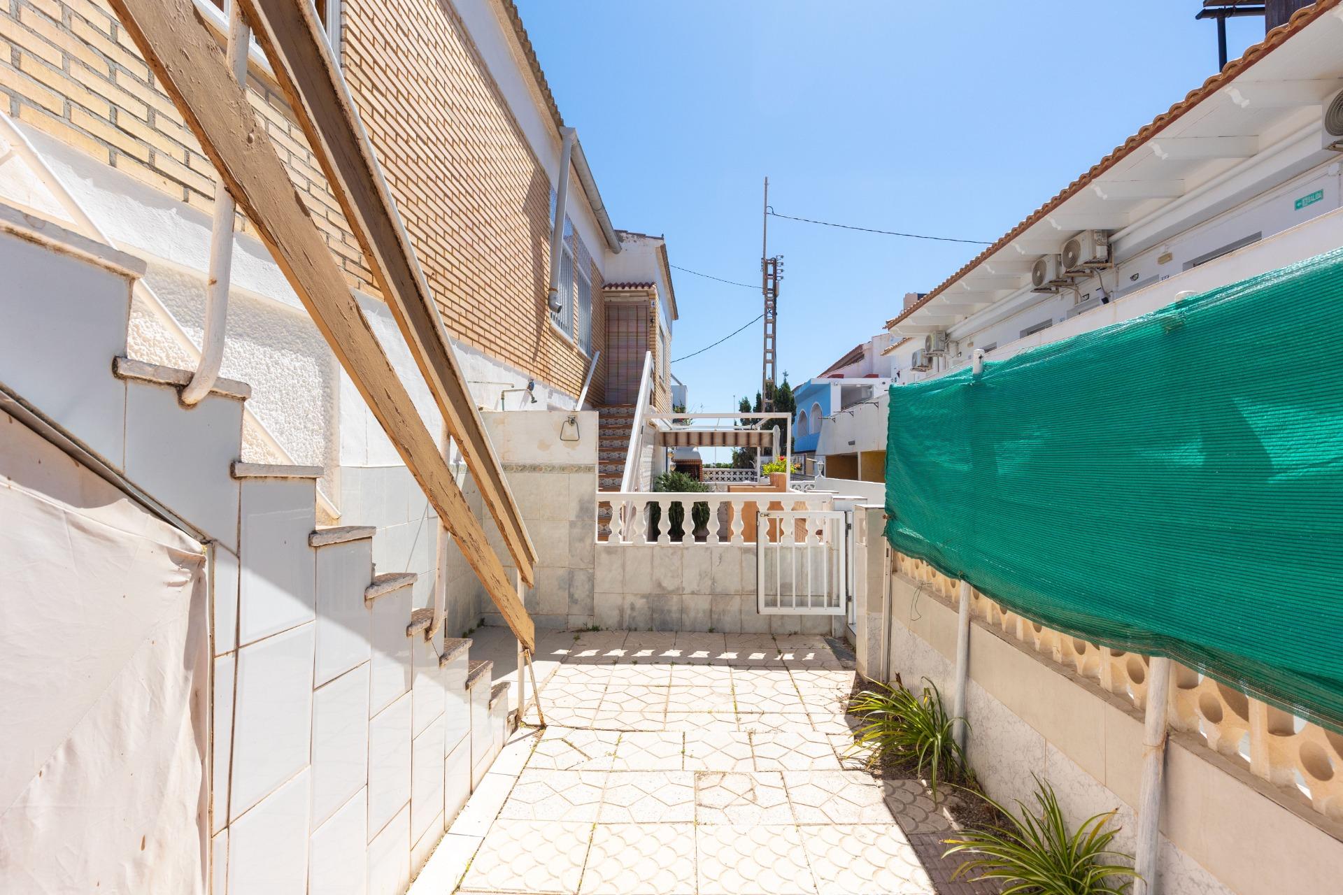 Three-bedroom bungalow just 50 metres from the beach – La Mata