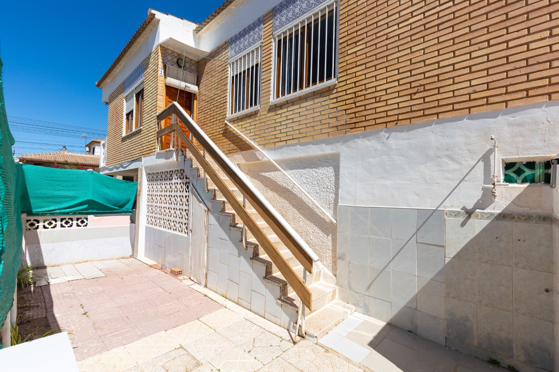 Three-bedroom bungalow just 50 metres from the beach – La Mata