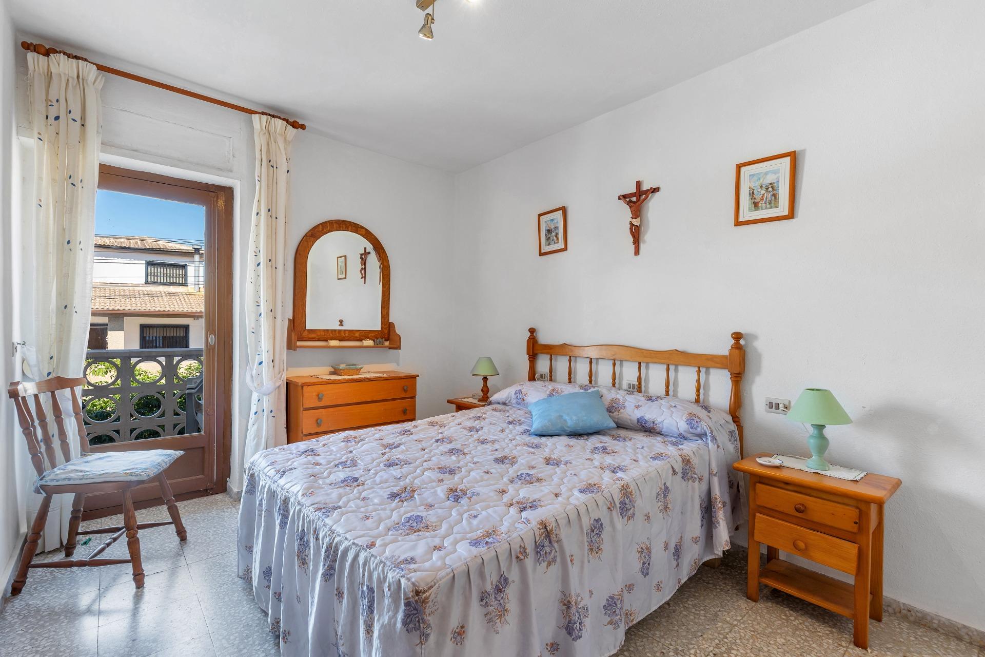 Three-bedroom bungalow just 50 metres from the beach – La Mata