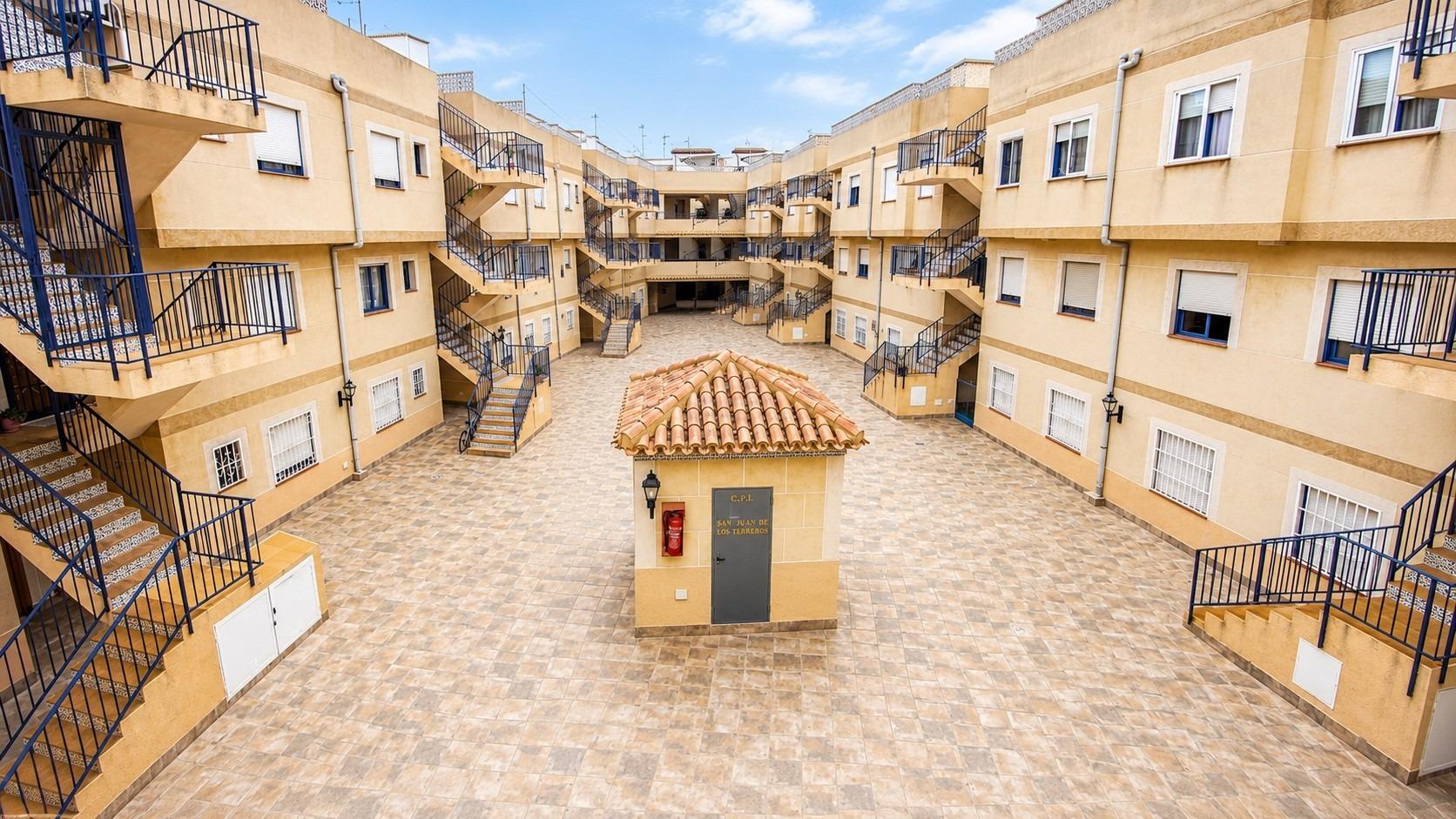 APARTMÁN SE 3 LOŽNICEMI A TERASOU – TORREVIEJA