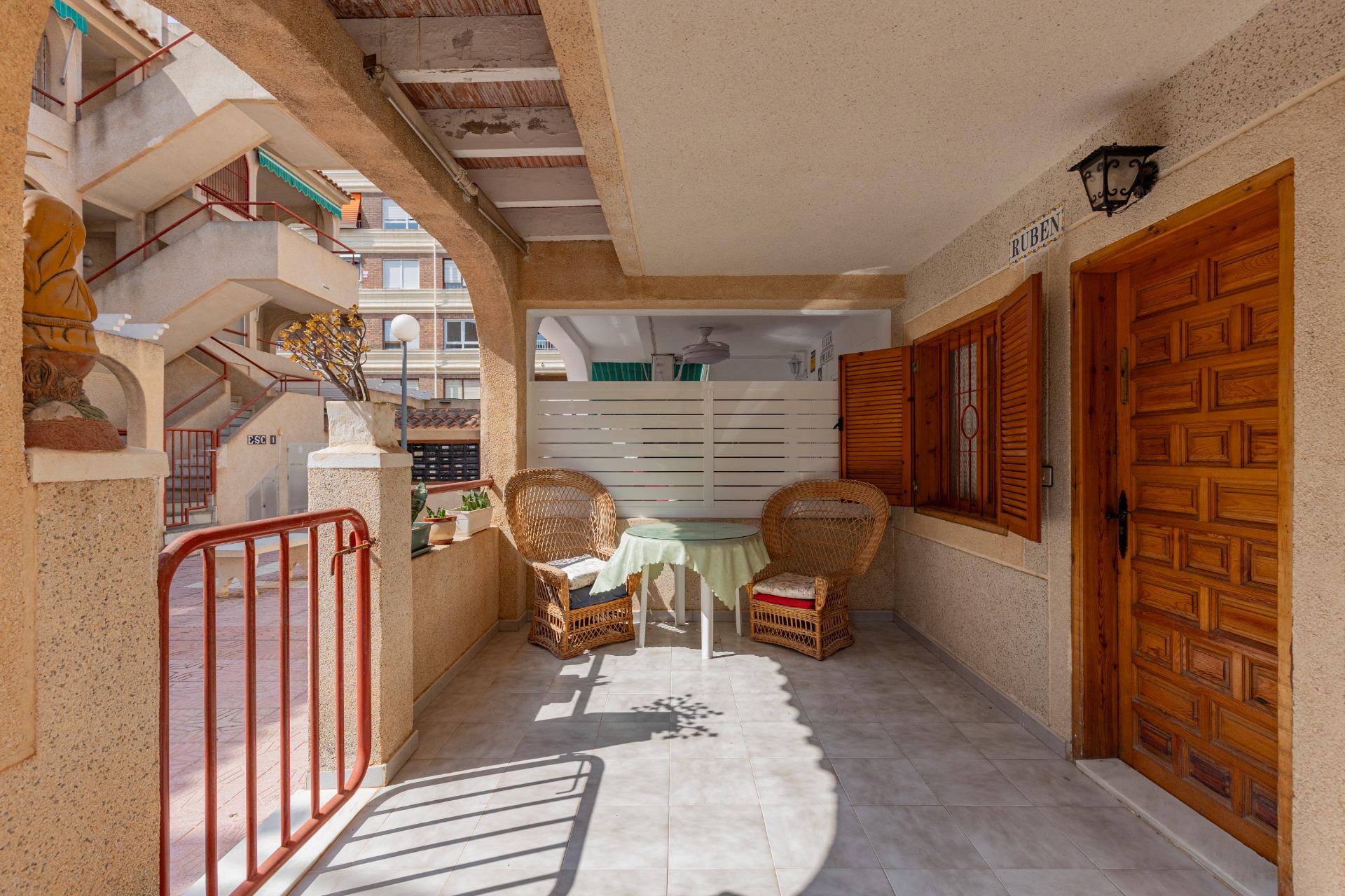 Přízemní apartmán s prostornou terasou blízko pláže – Torrevieja
