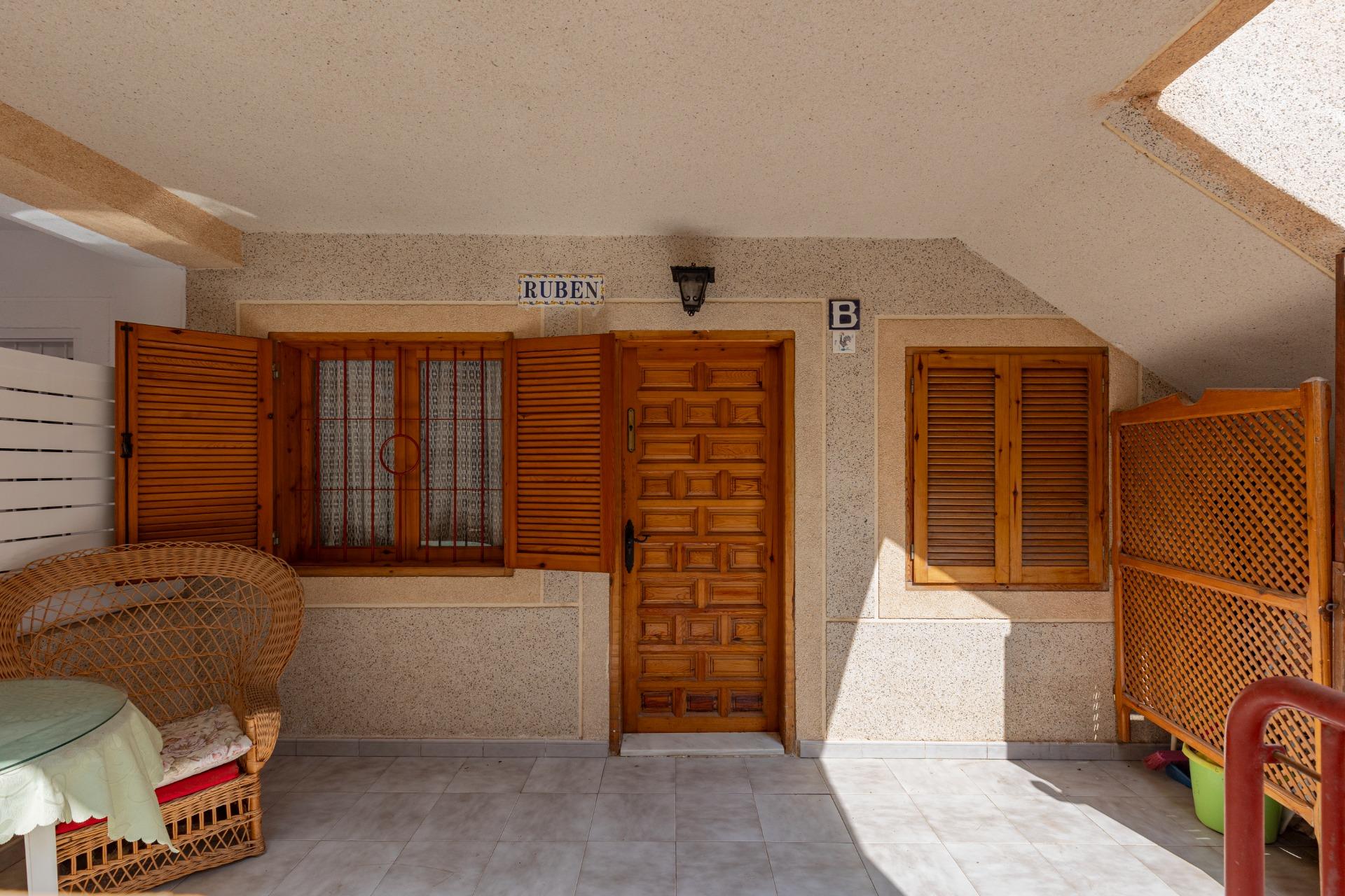 Přízemní apartmán s prostornou terasou blízko pláže – Torrevieja