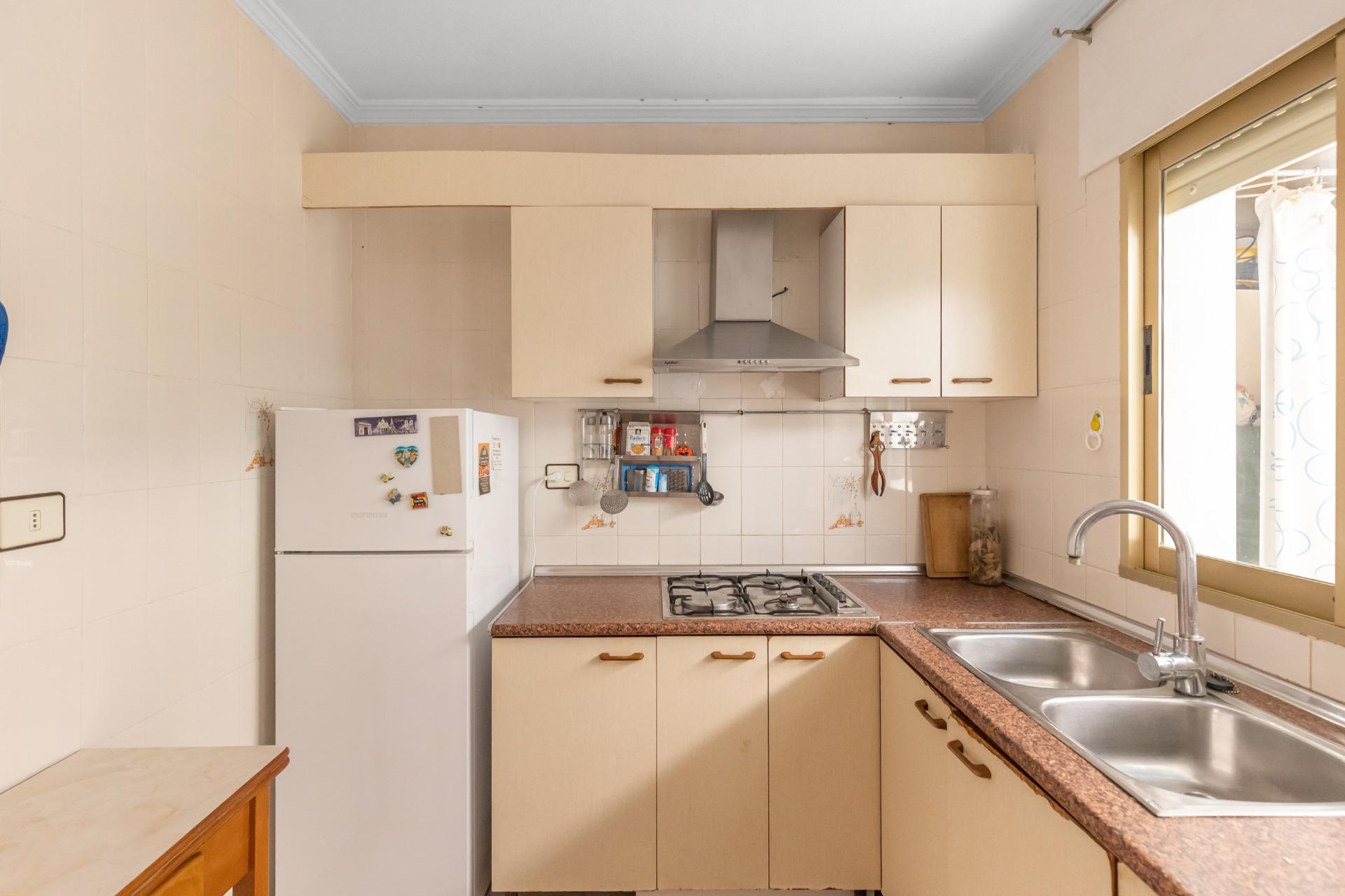Přízemní apartmán s prostornou terasou blízko pláže – Torrevieja