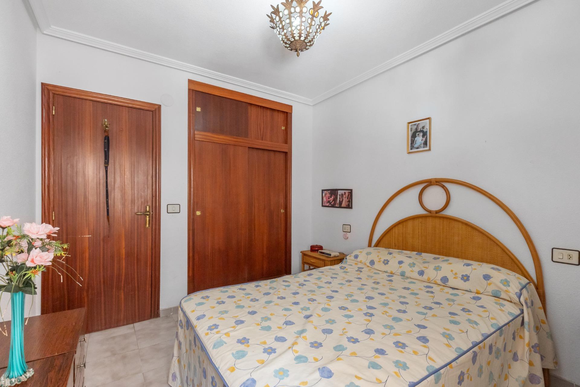 Přízemní apartmán s prostornou terasou blízko pláže – Torrevieja