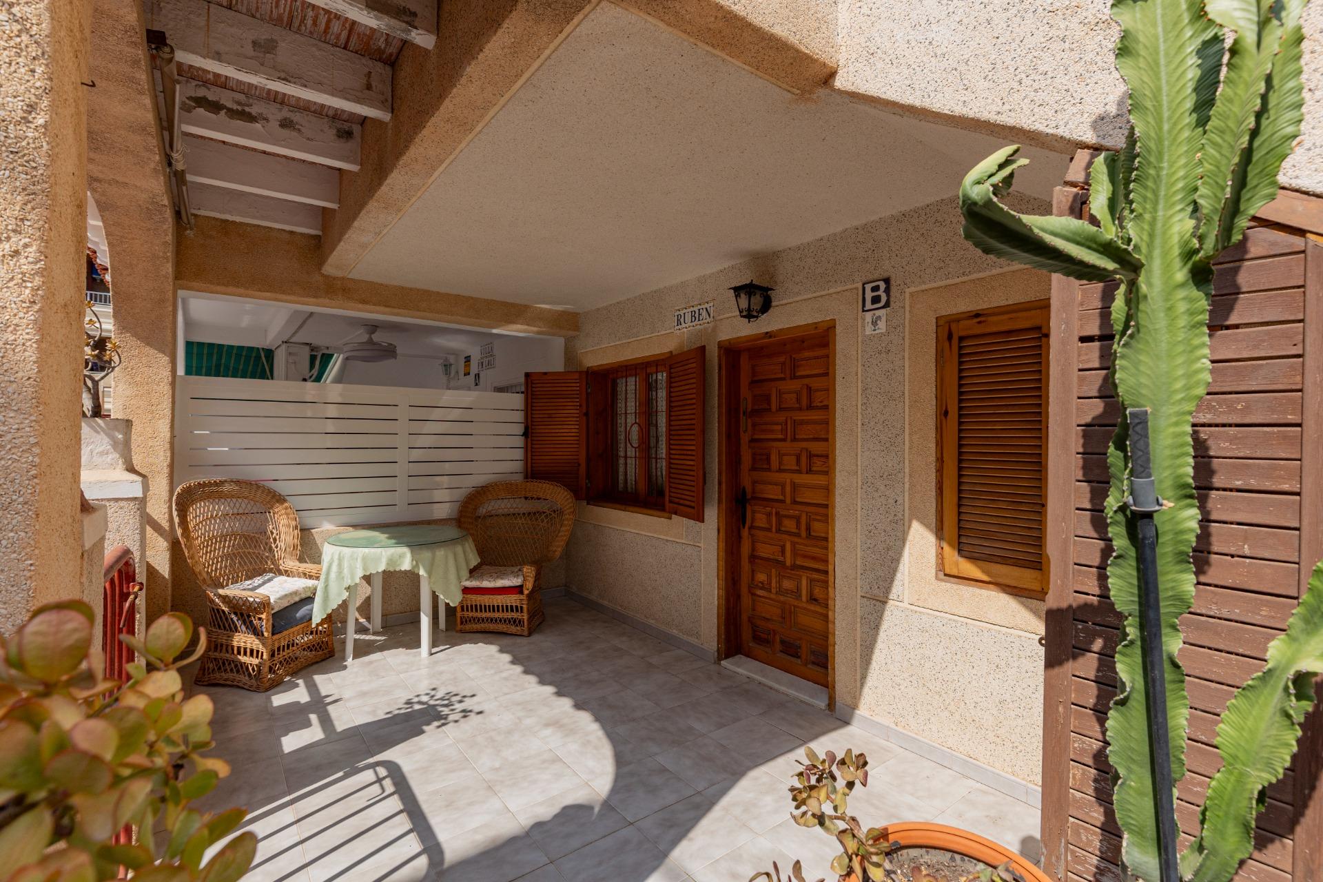 Přízemní apartmán s prostornou terasou blízko pláže – Torrevieja