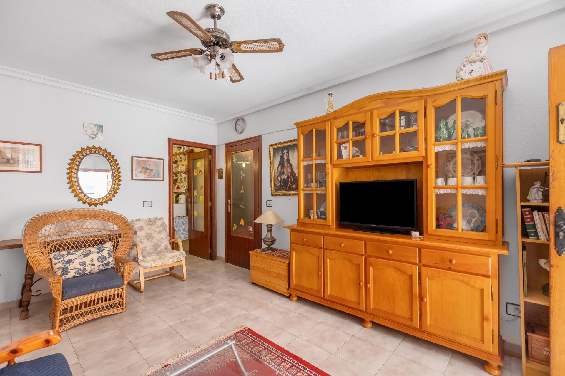 Přízemní apartmán s prostornou terasou blízko pláže – Torrevieja