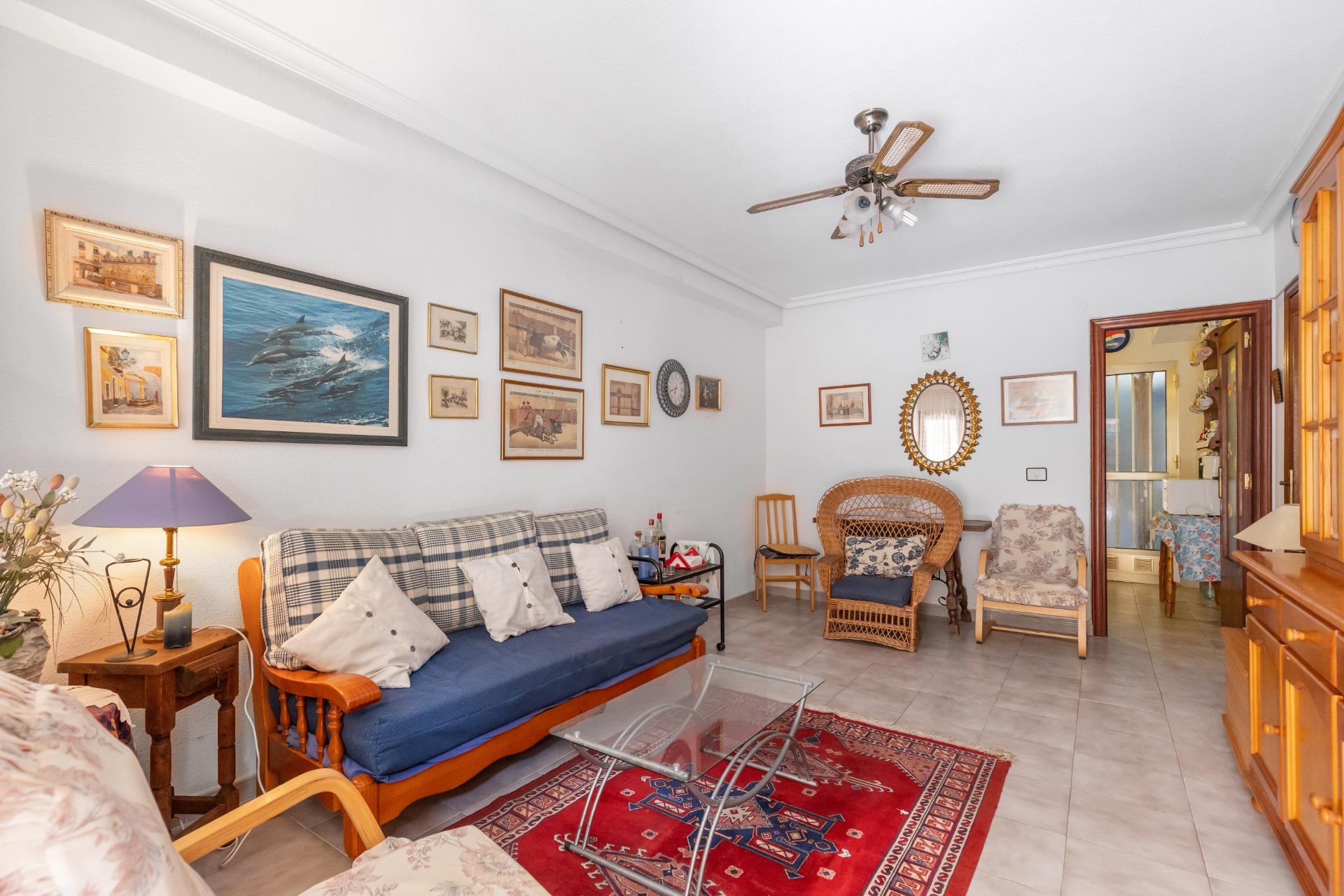 Přízemní apartmán s prostornou terasou blízko pláže – Torrevieja