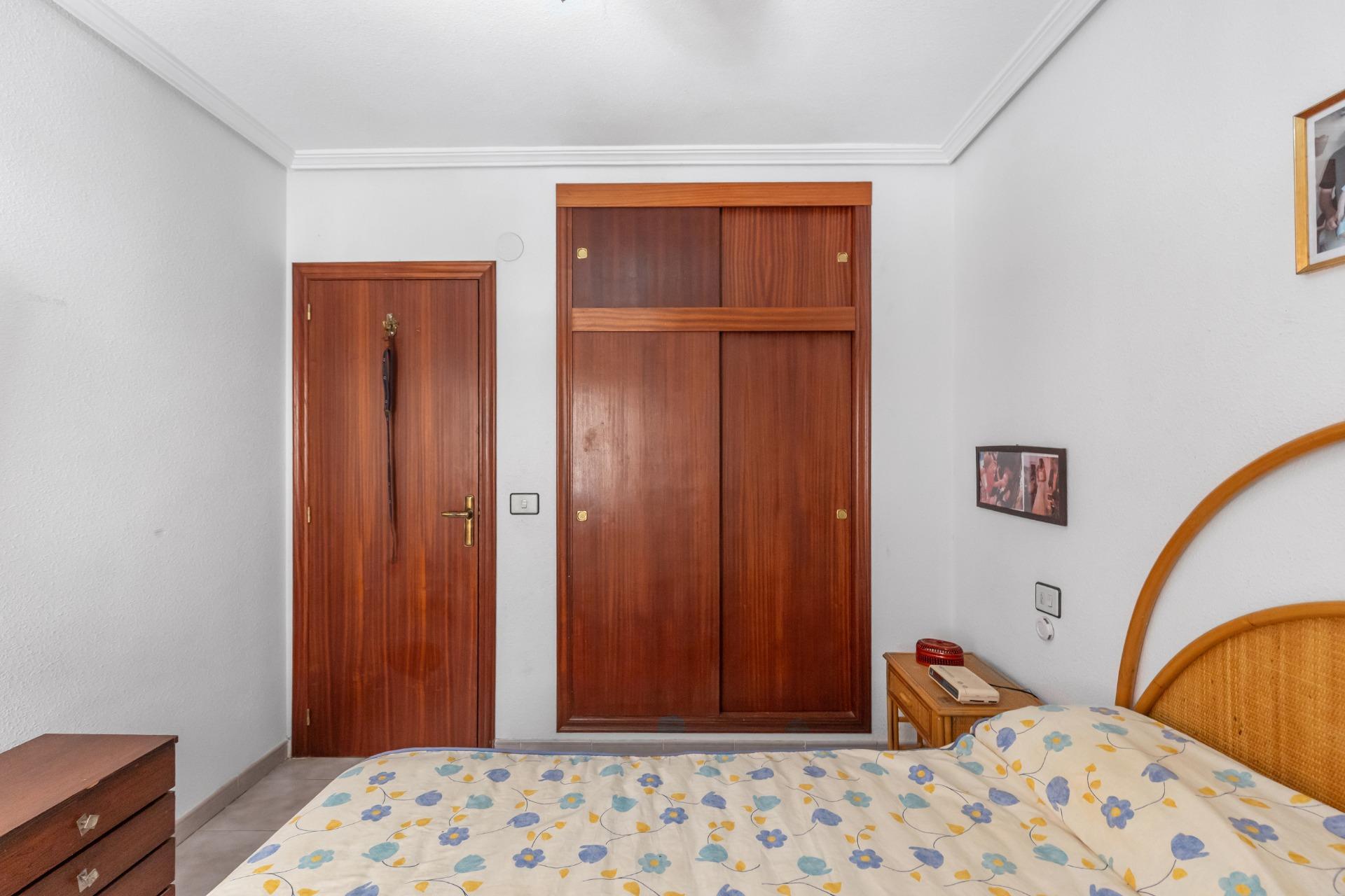 Přízemní apartmán s prostornou terasou blízko pláže – Torrevieja