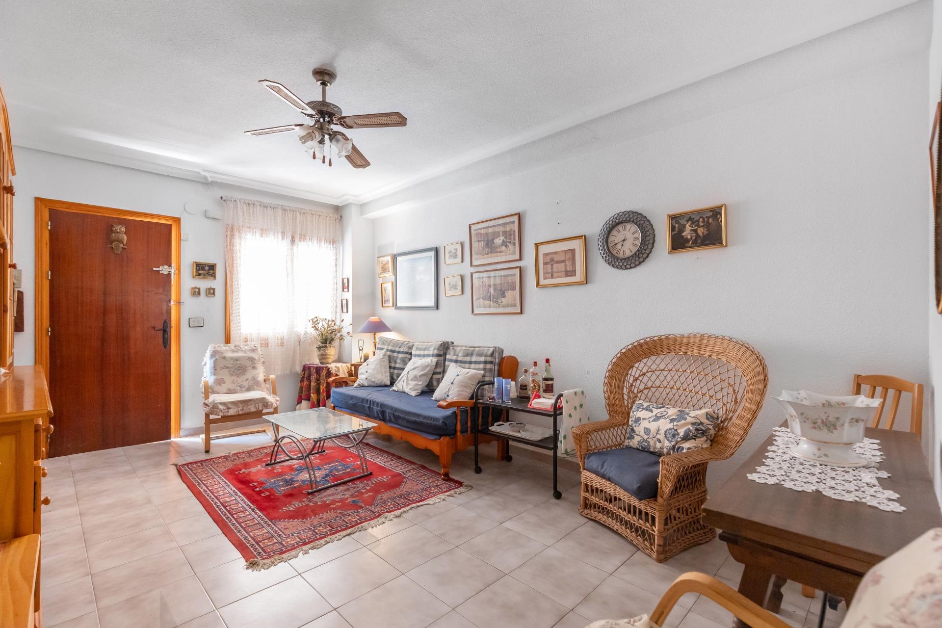 Přízemní apartmán s prostornou terasou blízko pláže – Torrevieja