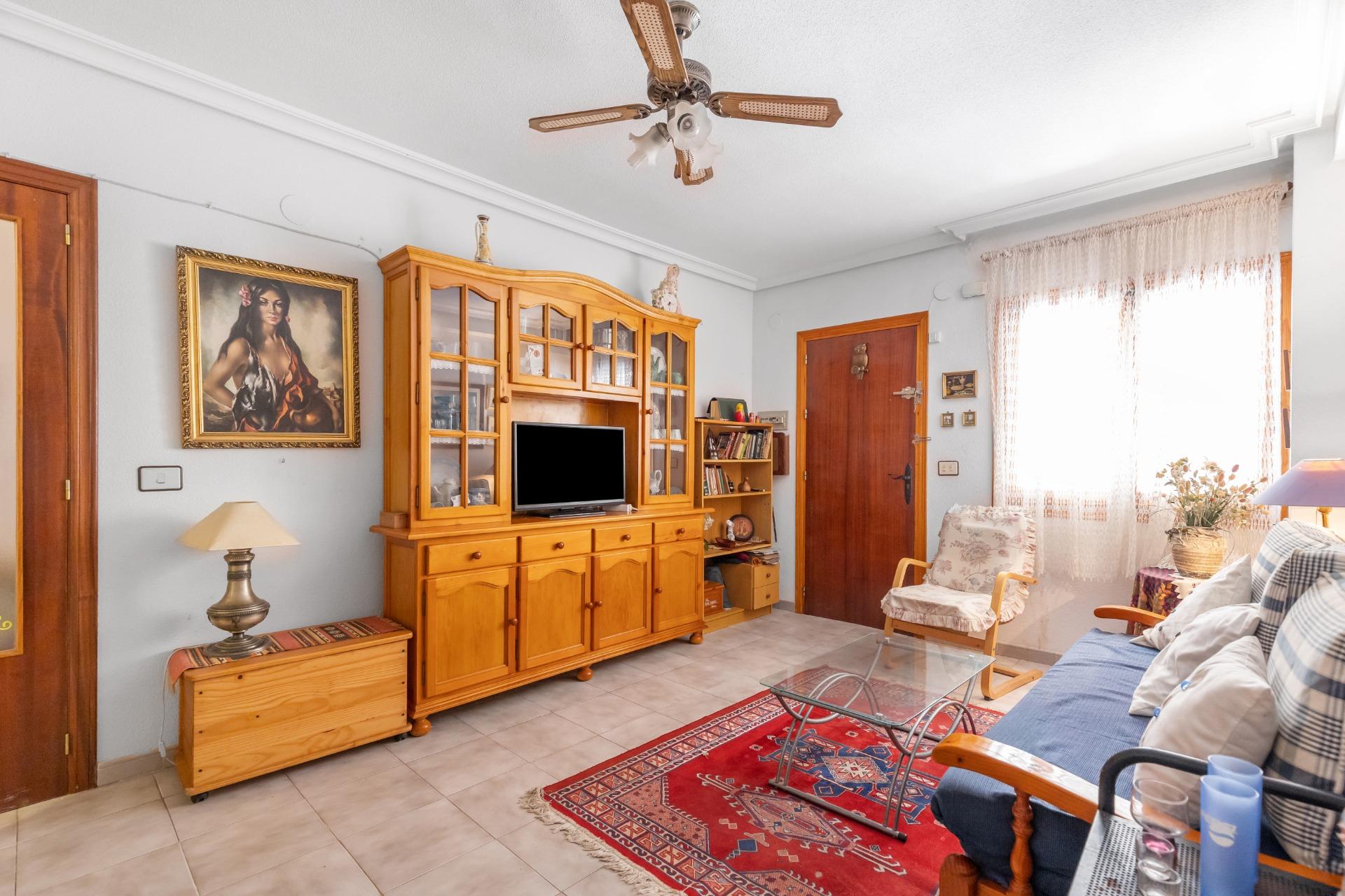 Přízemní apartmán s prostornou terasou blízko pláže – Torrevieja