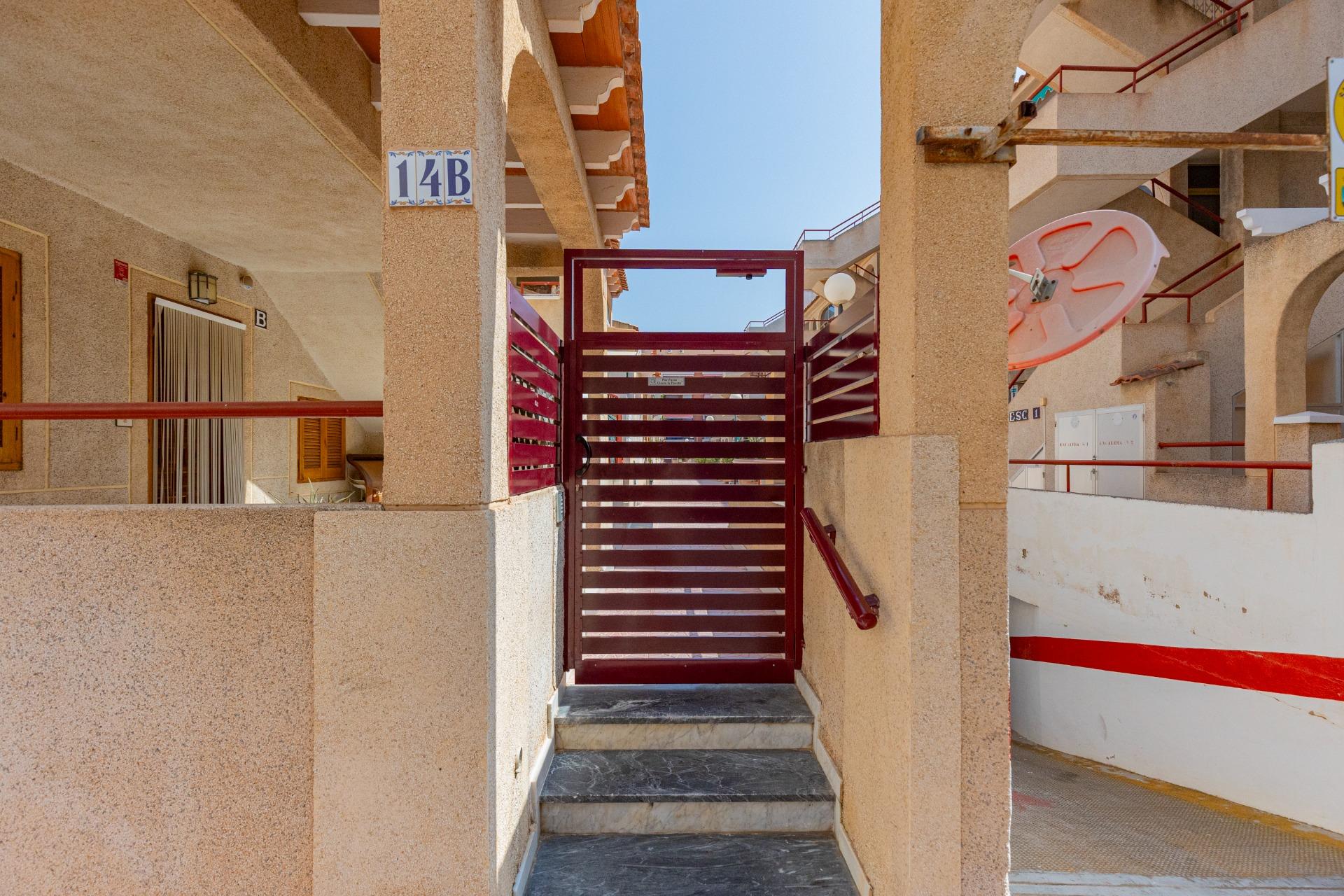 Přízemní apartmán s prostornou terasou blízko pláže – Torrevieja