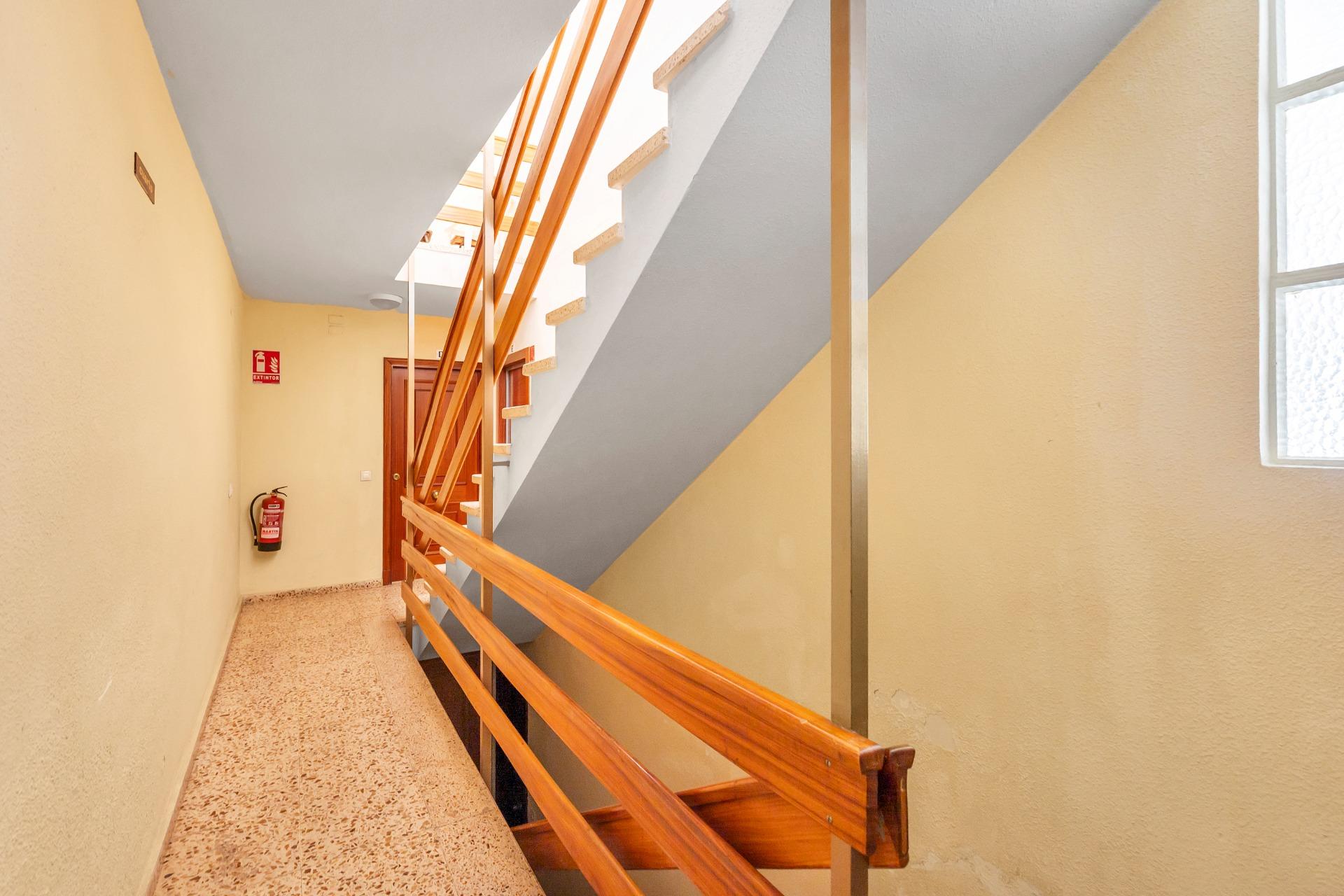 AMPLIO PISO DE 3 DORMITORIOS CON TERRAZA Y GARAJE – A 250 M DE PLAYA DEL CURA, TORREVIEJA