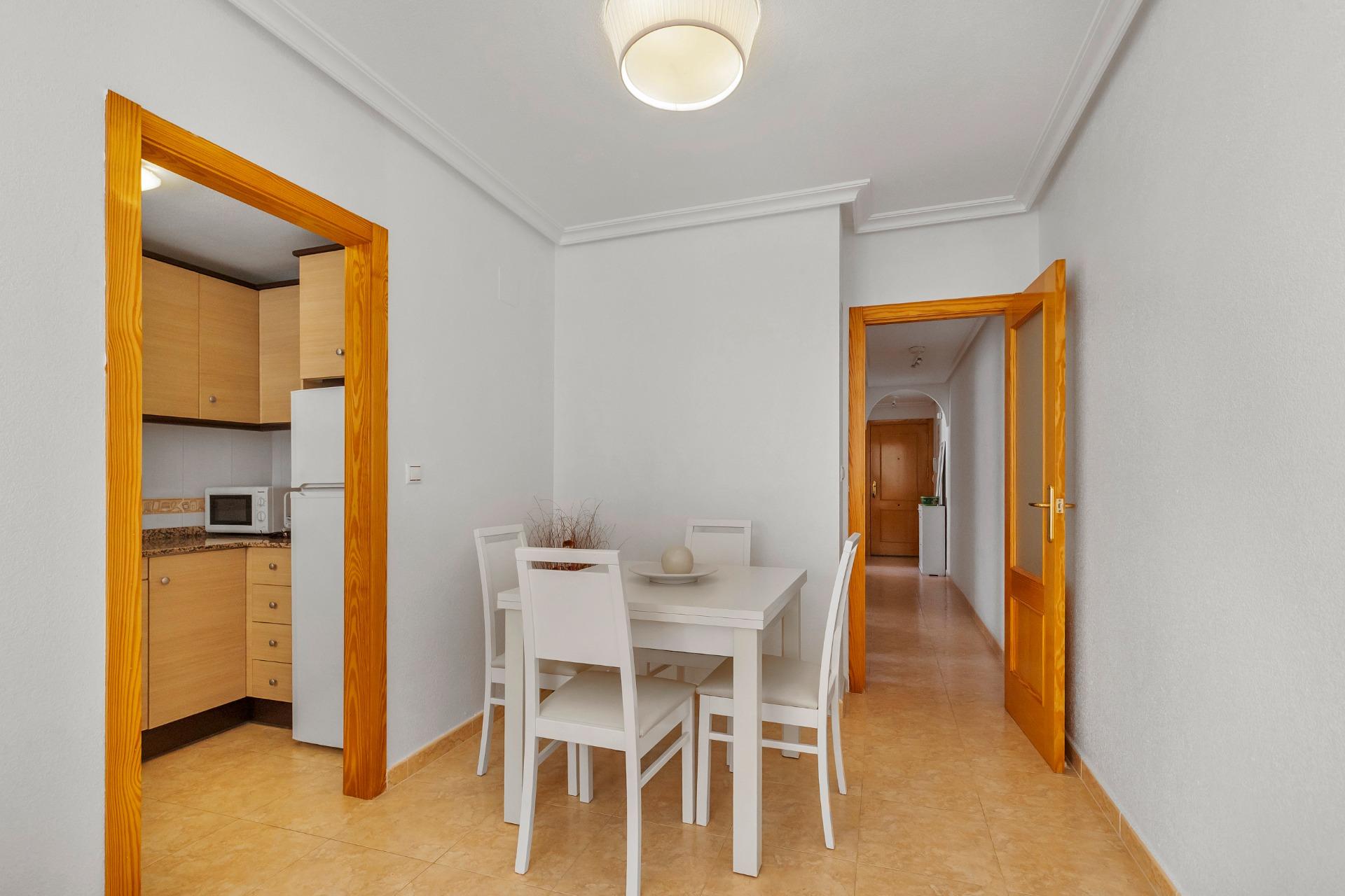APARTMÁN SE 2 LOŽNICEMI, GARÁŽÍ A KOMUNITNÍM BAZÉNEM – NUEVA TORREVIEJA