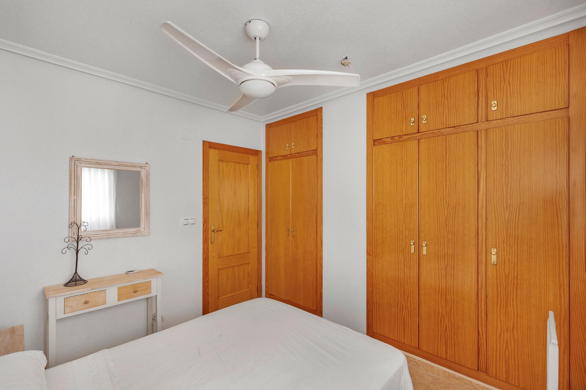 APARTMÁN SE 2 LOŽNICEMI, GARÁŽÍ A KOMUNITNÍM BAZÉNEM – NUEVA TORREVIEJA