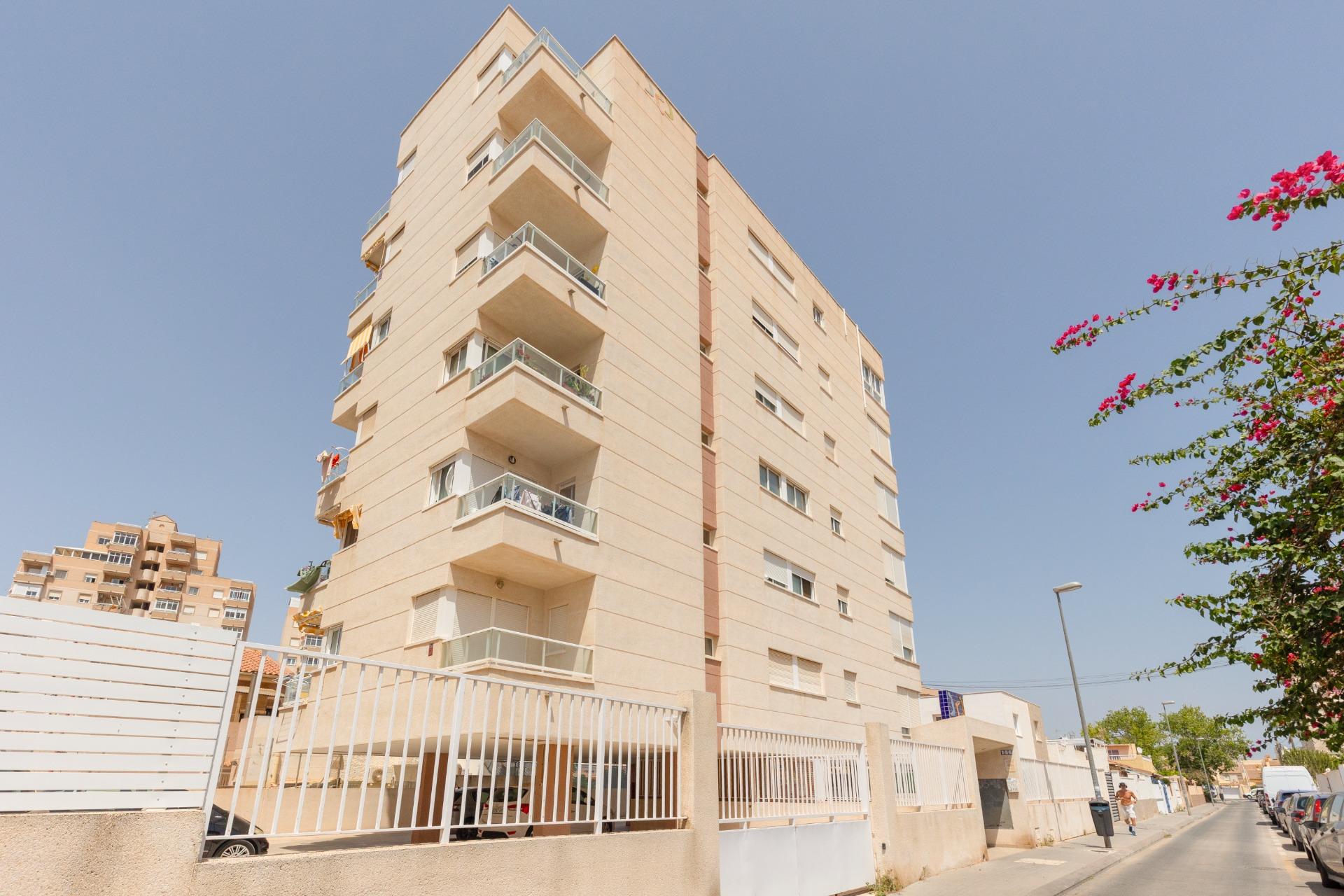APARTMÁN SE 2 LOŽNICEMI, GARÁŽÍ A KOMUNITNÍM BAZÉNEM – NUEVA TORREVIEJA