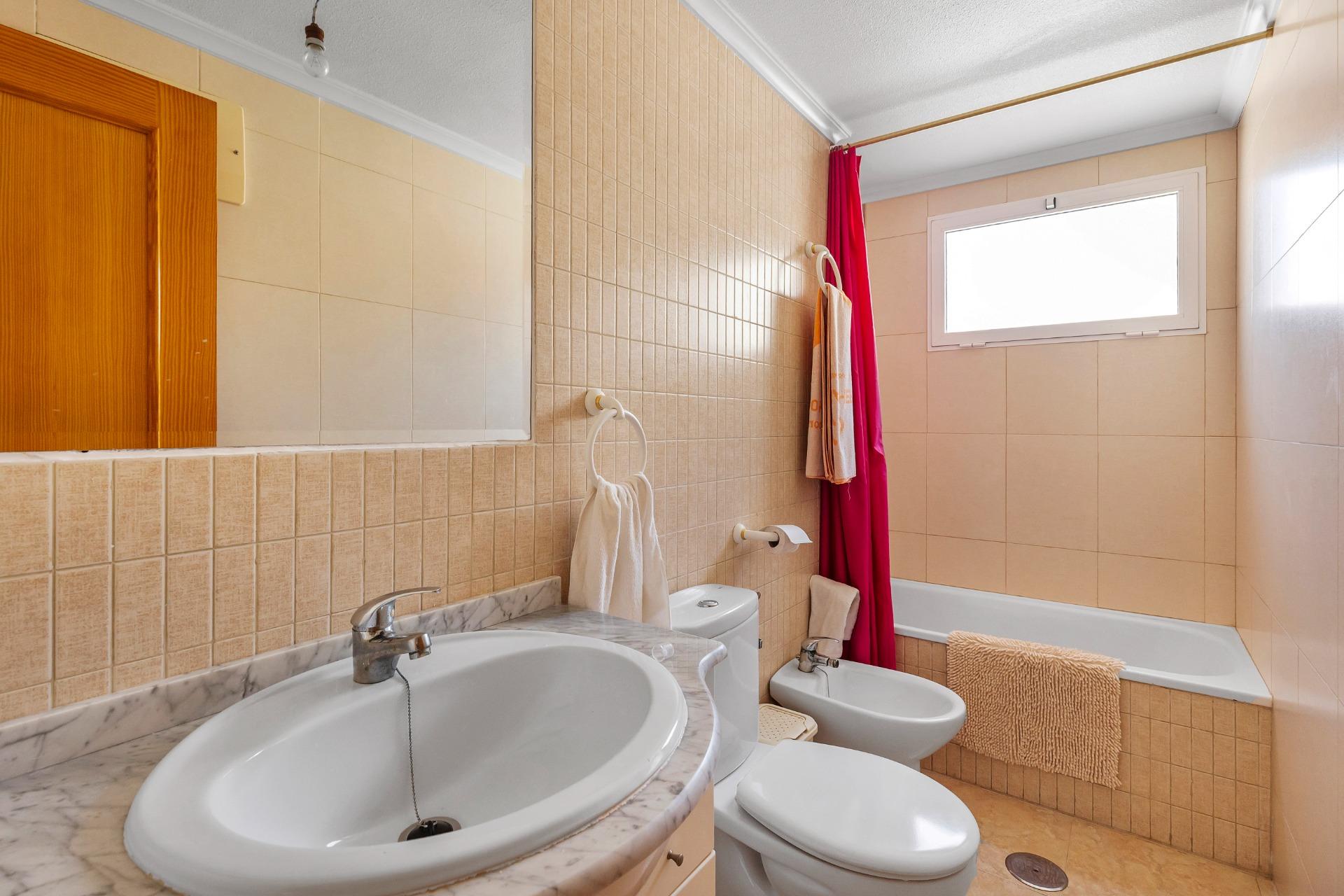 APARTMÁN SE 2 LOŽNICEMI, GARÁŽÍ A KOMUNITNÍM BAZÉNEM – NUEVA TORREVIEJA