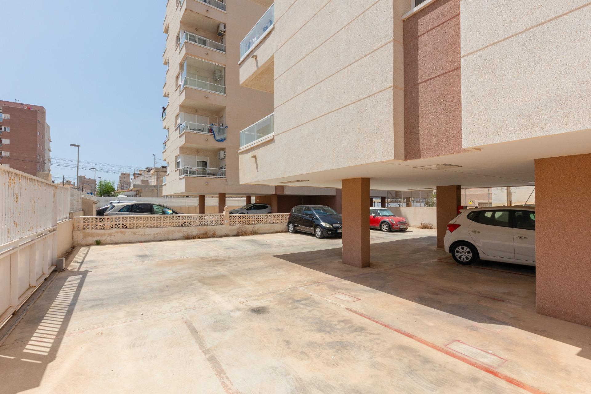 APARTMÁN SE 2 LOŽNICEMI, GARÁŽÍ A KOMUNITNÍM BAZÉNEM – NUEVA TORREVIEJA