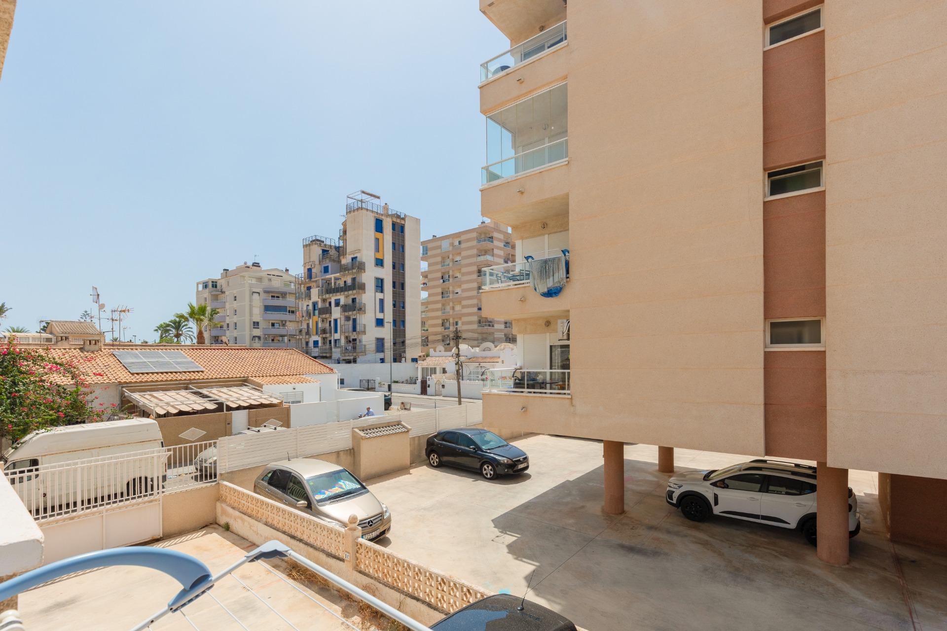 APARTMÁN SE 2 LOŽNICEMI, GARÁŽÍ A KOMUNITNÍM BAZÉNEM – NUEVA TORREVIEJA