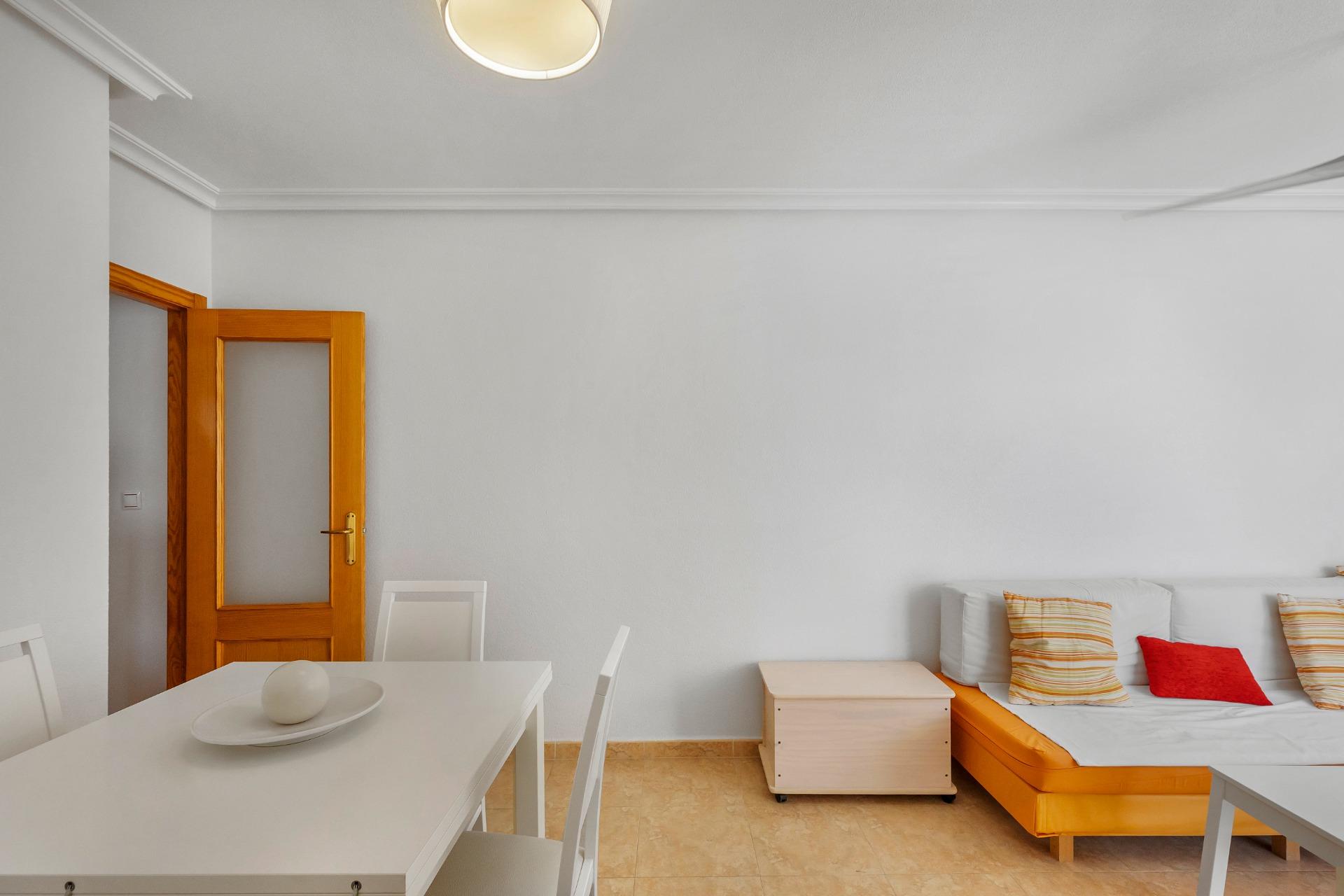 APARTMÁN SE 2 LOŽNICEMI, GARÁŽÍ A KOMUNITNÍM BAZÉNEM – NUEVA TORREVIEJA