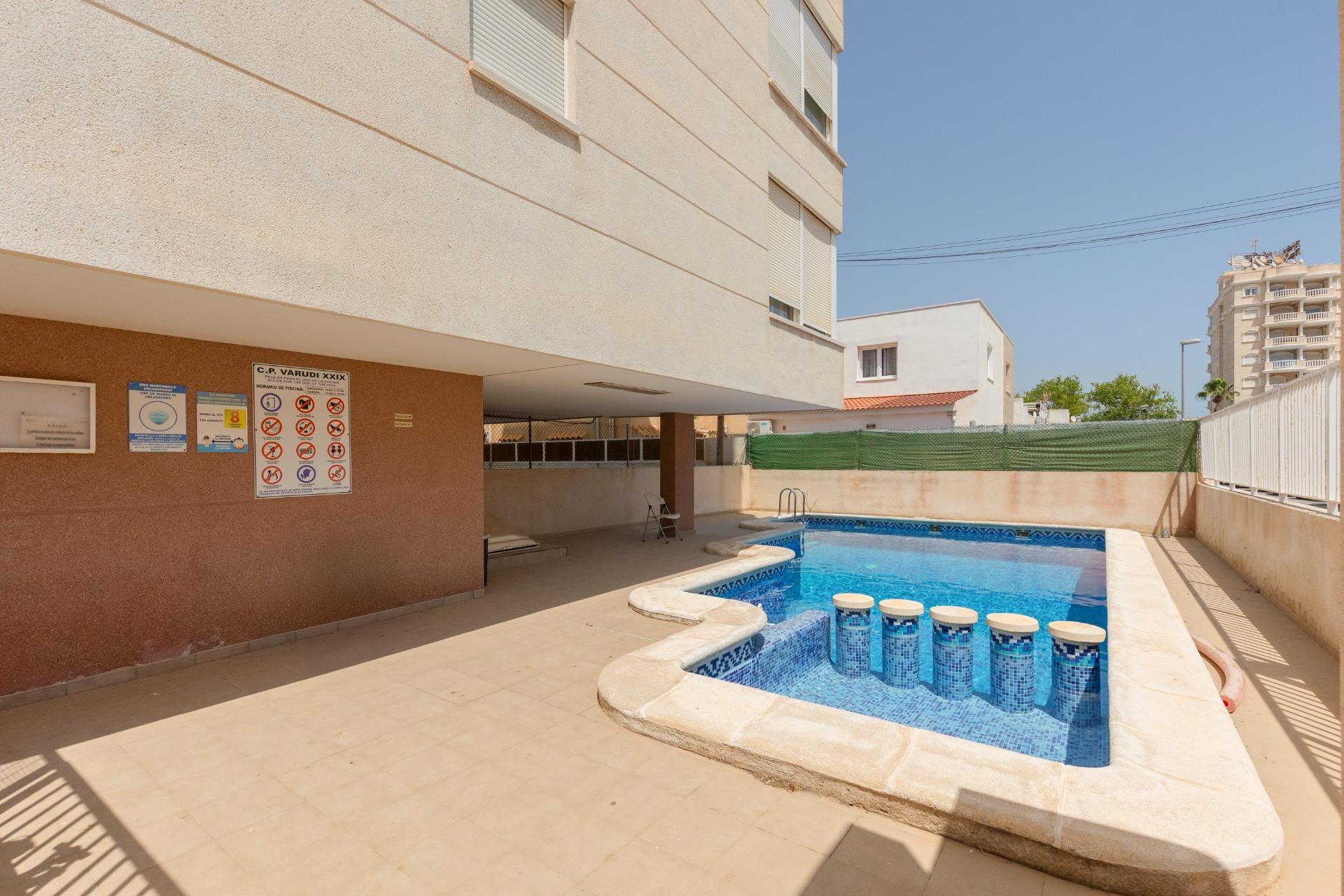 APARTMÁN SE 2 LOŽNICEMI, GARÁŽÍ A KOMUNITNÍM BAZÉNEM – NUEVA TORREVIEJA