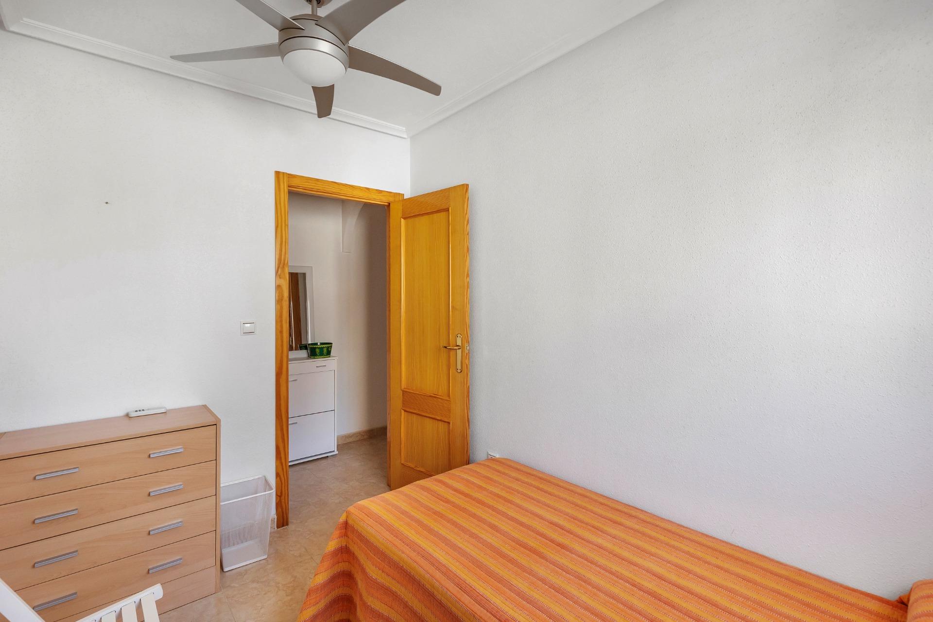 APARTMÁN SE 2 LOŽNICEMI, GARÁŽÍ A KOMUNITNÍM BAZÉNEM – NUEVA TORREVIEJA