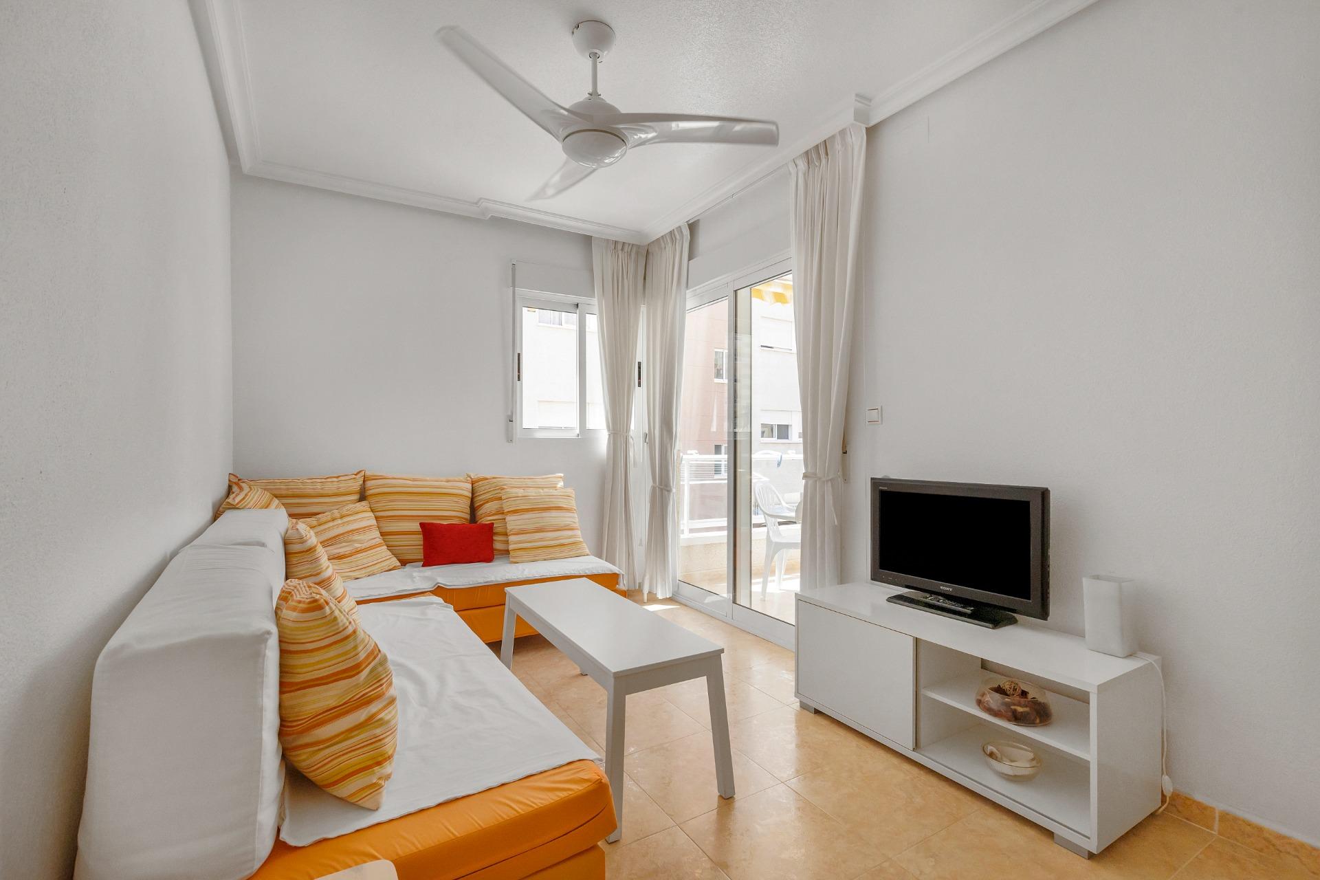 APARTMÁN SE 2 LOŽNICEMI, GARÁŽÍ A KOMUNITNÍM BAZÉNEM – NUEVA TORREVIEJA