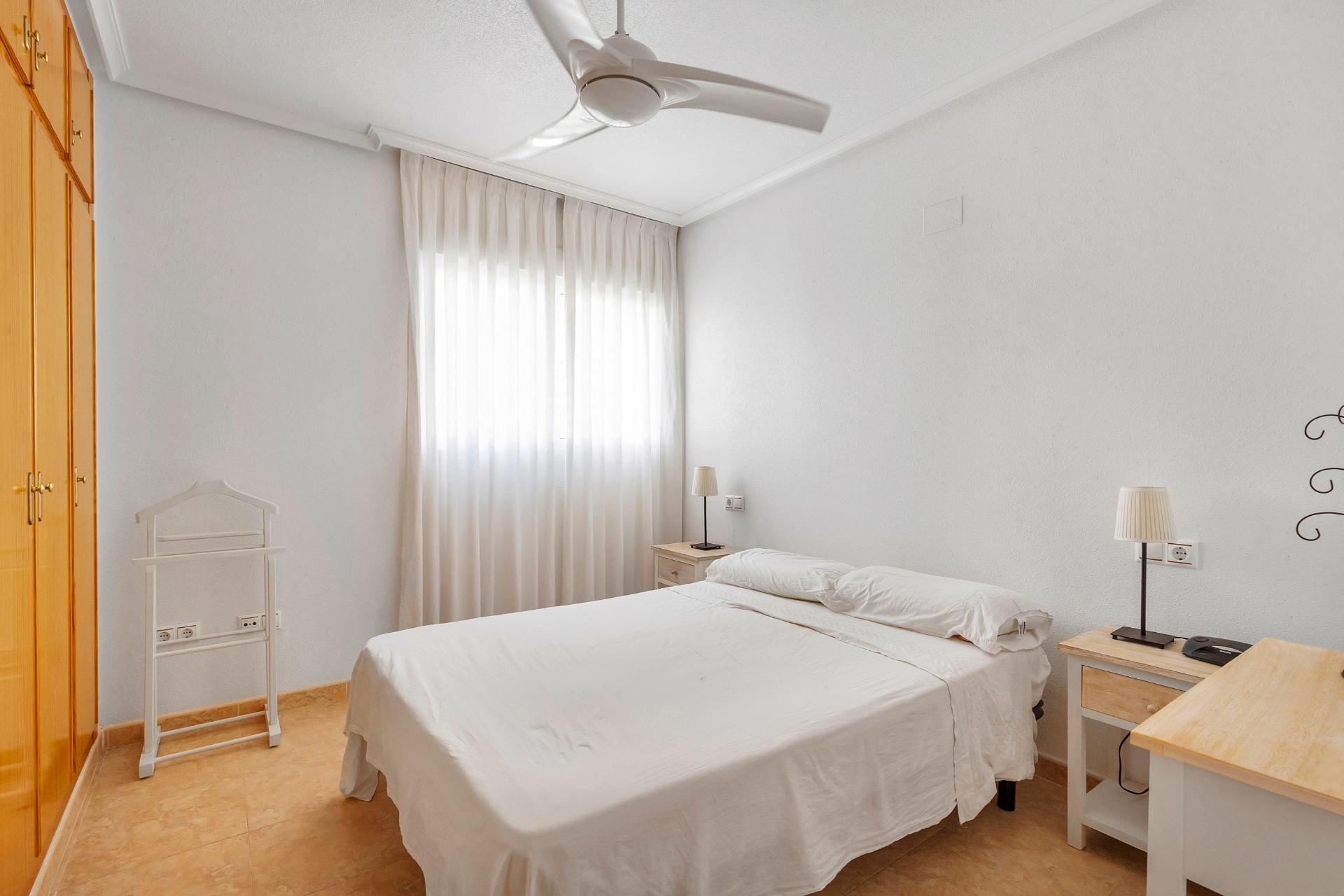 APARTMÁN SE 2 LOŽNICEMI, GARÁŽÍ A KOMUNITNÍM BAZÉNEM – NUEVA TORREVIEJA