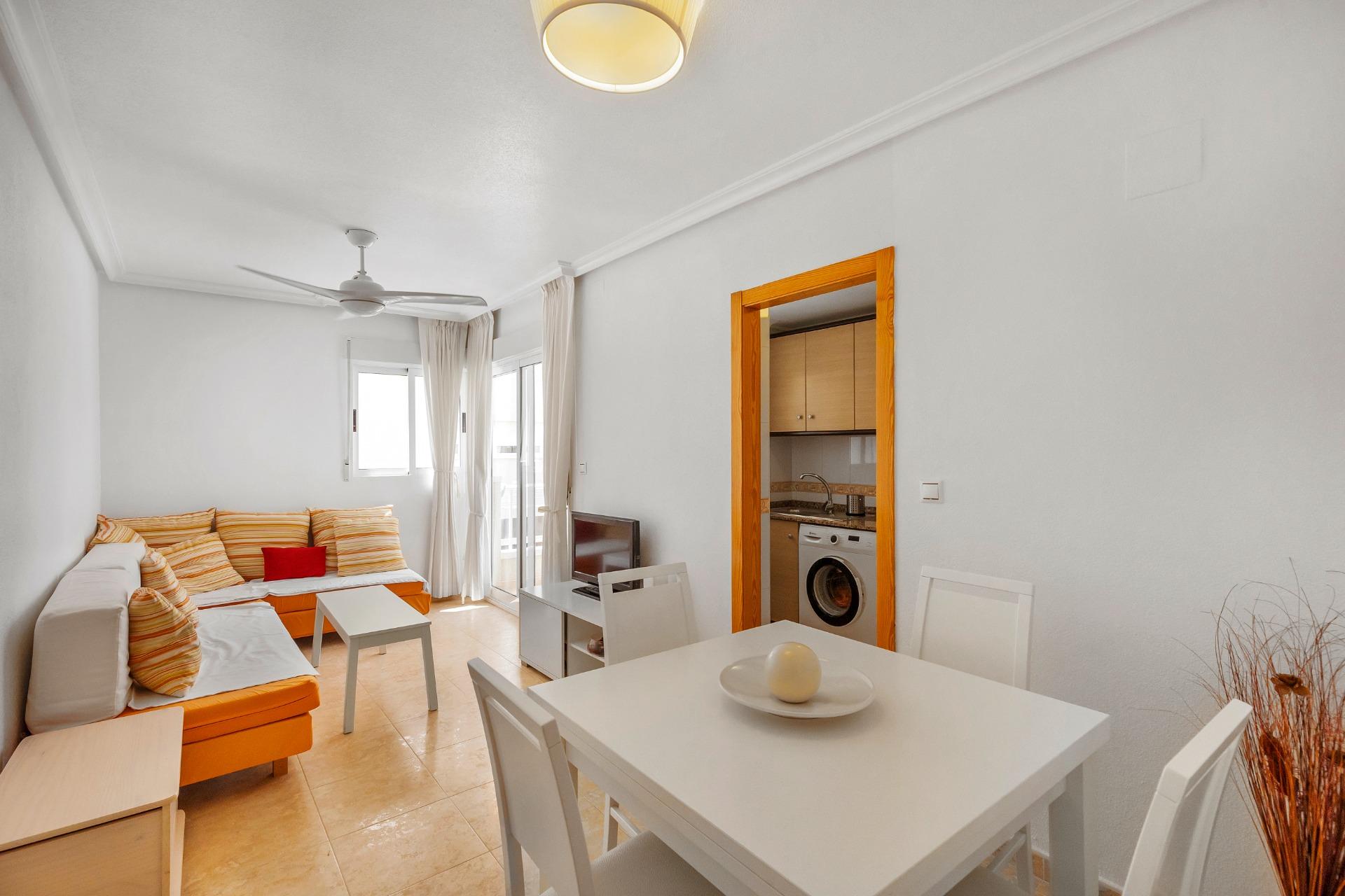 APARTMÁN SE 2 LOŽNICEMI, GARÁŽÍ A KOMUNITNÍM BAZÉNEM – NUEVA TORREVIEJA