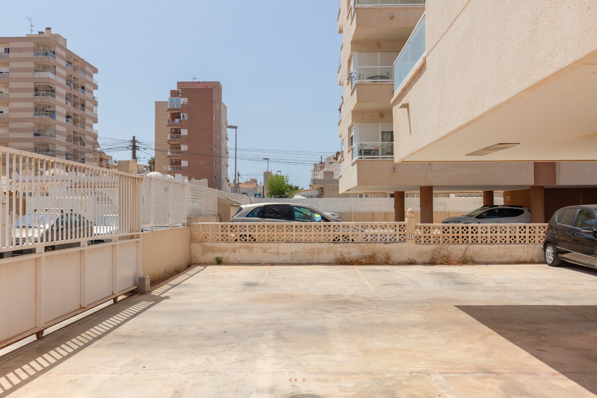 APARTMÁN SE 2 LOŽNICEMI, GARÁŽÍ A KOMUNITNÍM BAZÉNEM – NUEVA TORREVIEJA