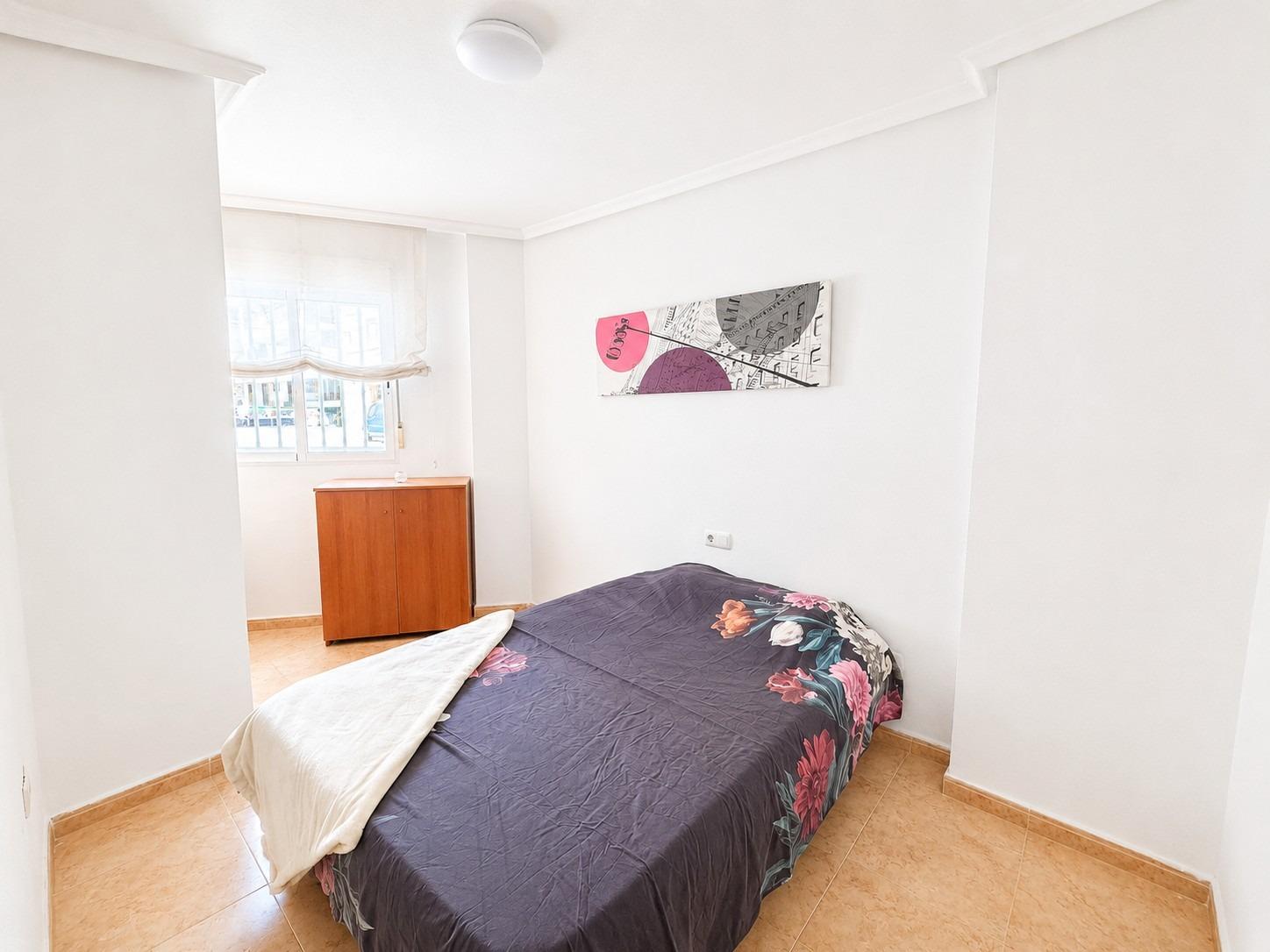PŘÍZEMNÍ APARTMÁN SE 2 LOŽNICEMI A VLASTNÍM VSTUPEM – 500 M OD PLAYA DEL CURA, TORREVIEJA