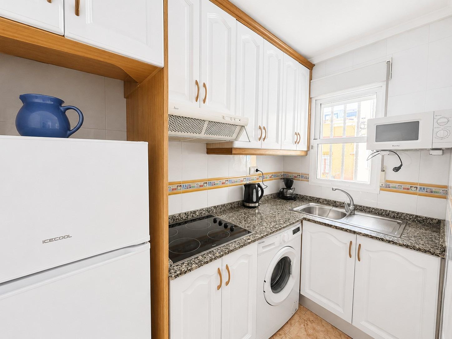 PŘÍZEMNÍ APARTMÁN SE 2 LOŽNICEMI A VLASTNÍM VSTUPEM – 500 M OD PLAYA DEL CURA, TORREVIEJA