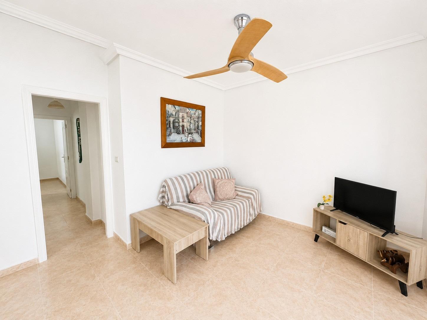 PŘÍZEMNÍ APARTMÁN SE 2 LOŽNICEMI A VLASTNÍM VSTUPEM – 500 M OD PLAYA DEL CURA, TORREVIEJA